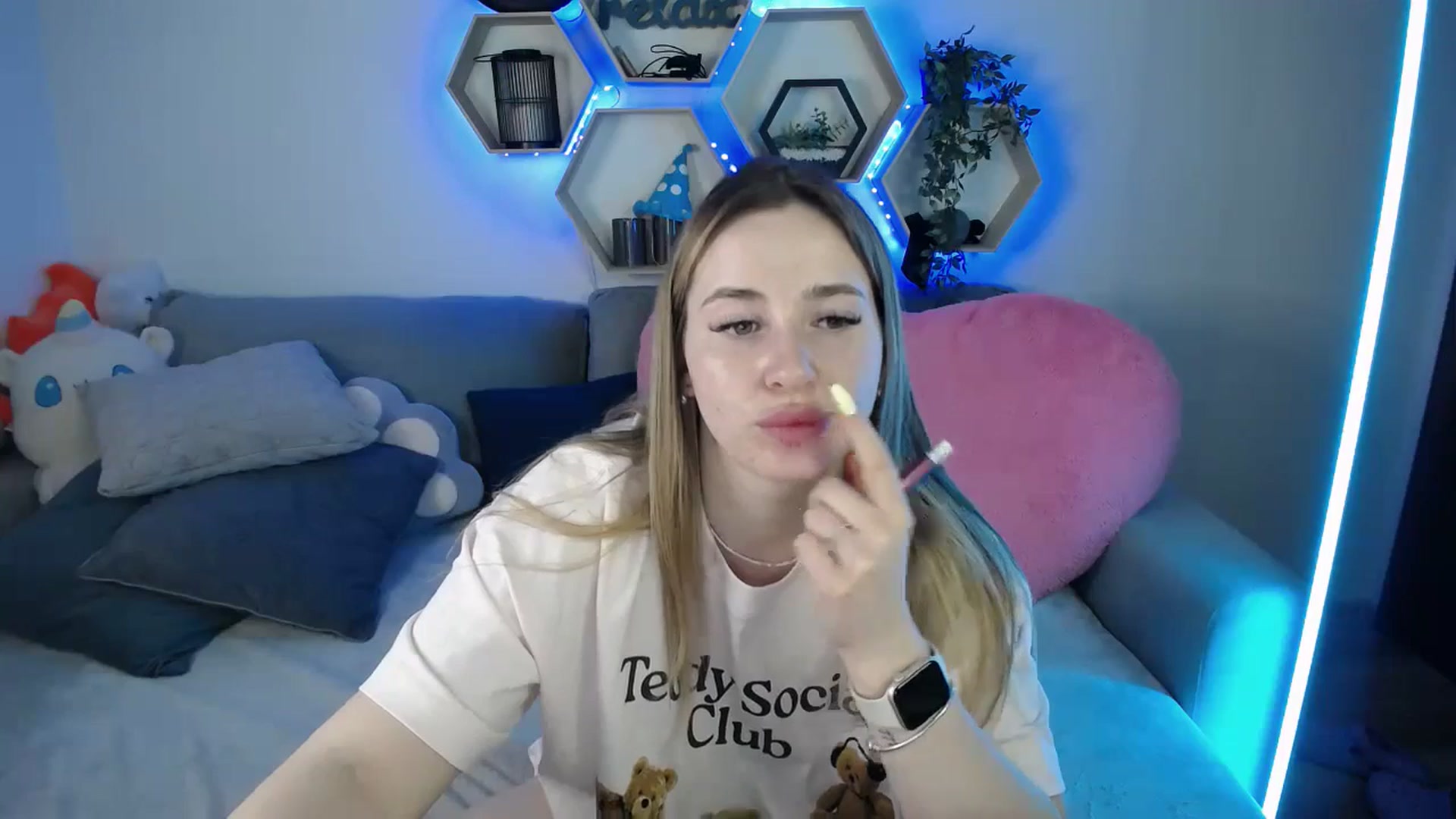 Gallery image thumbnail from SabrinaViolet's myfreecams stream on, 03/16/2026, 12:41 image 15 of 20