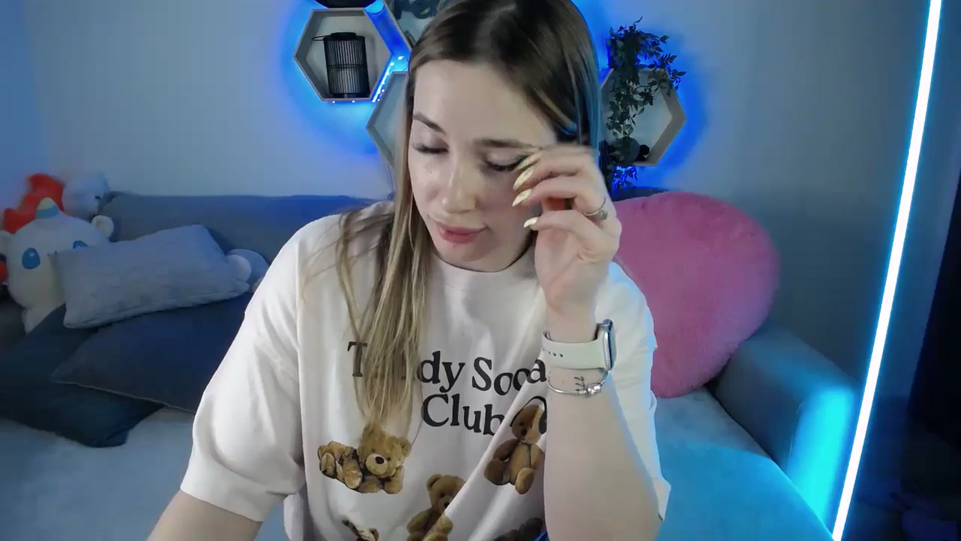 Gallery image thumbnail from SabrinaViolet's myfreecams stream on, 03/16/2026, 14:12 image 11 of 20