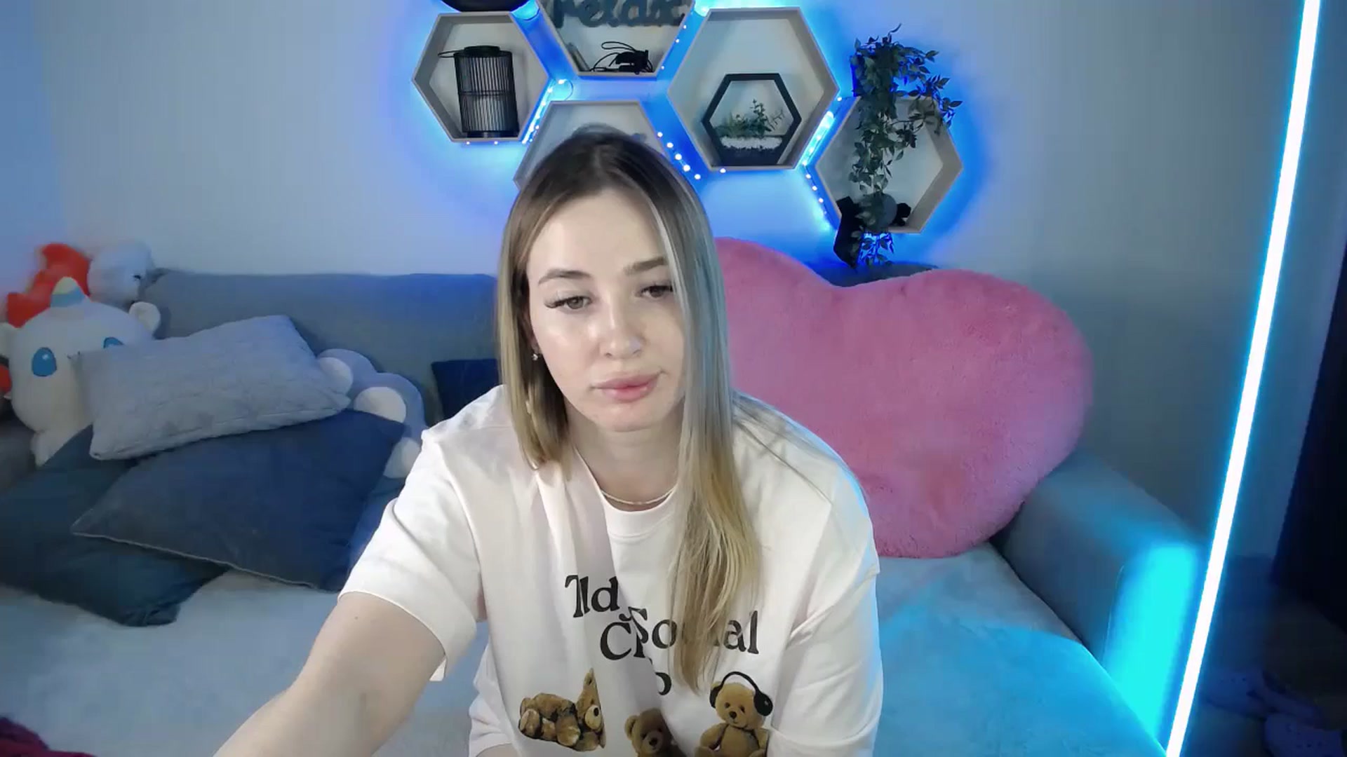 Gallery image thumbnail from SabrinaViolet's myfreecams stream on, 03/16/2026, 14:12 image 3 of 20