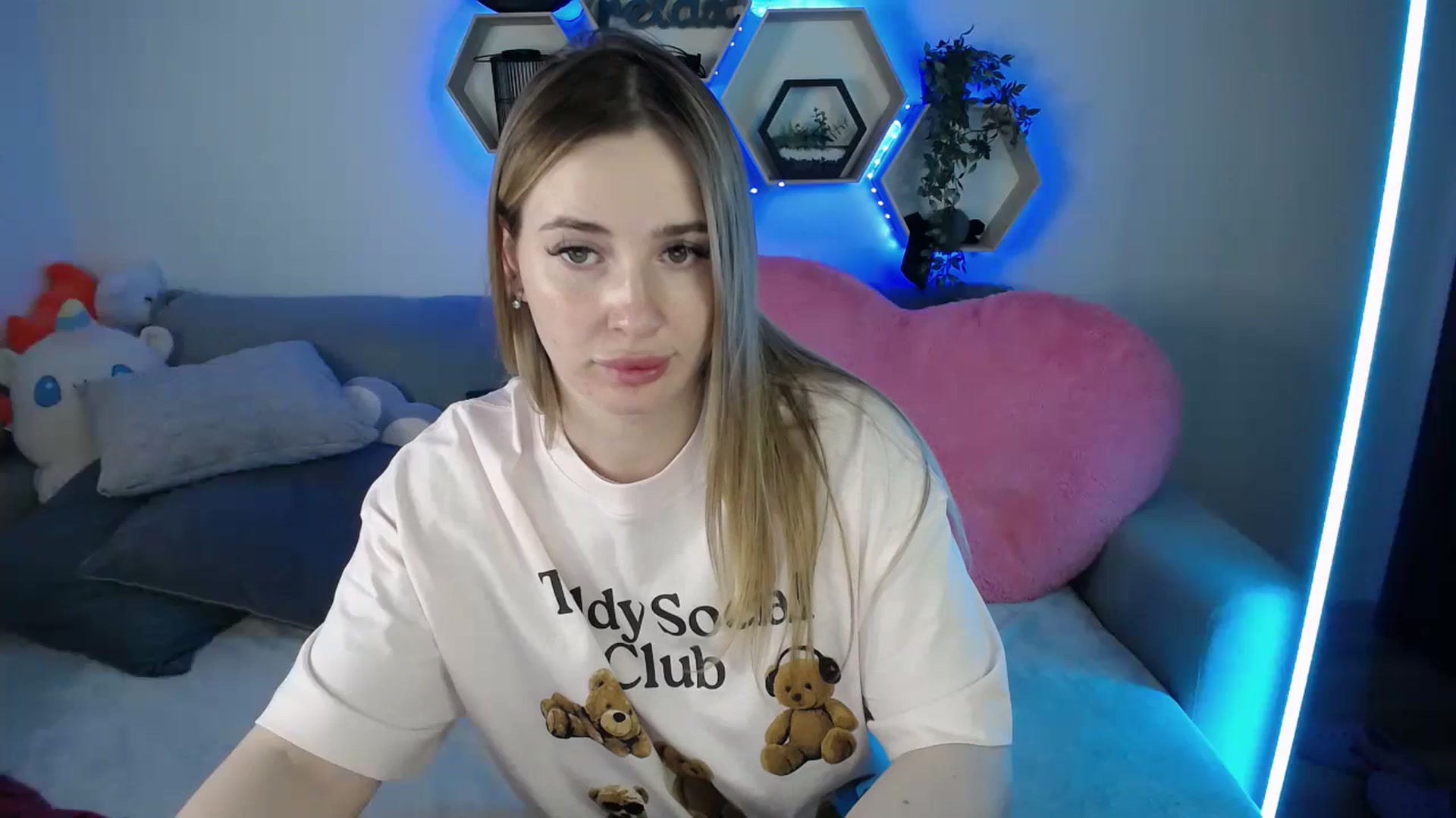 Gallery image thumbnail from SabrinaViolet's myfreecams stream on, 03/16/2026, 14:12 image 1 of 20