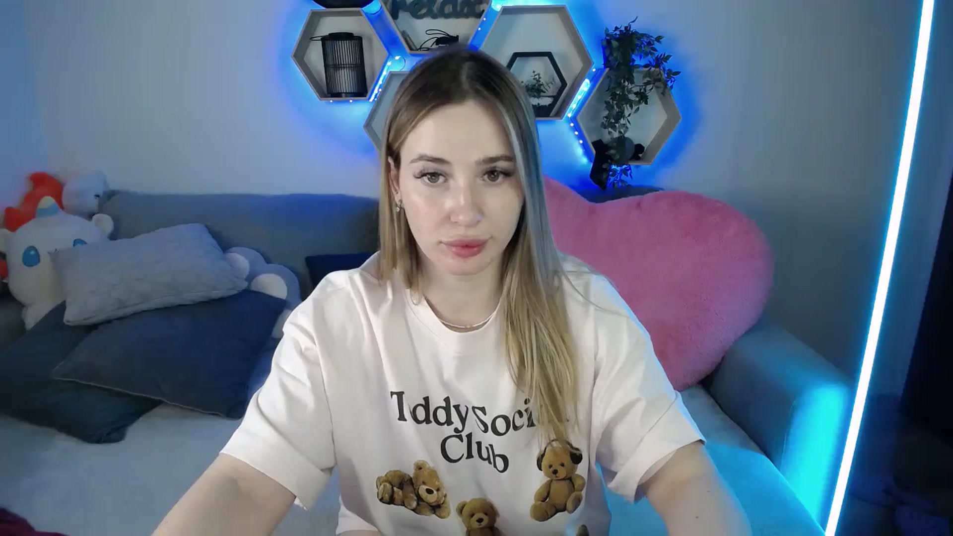 Gallery image thumbnail from SabrinaViolet's myfreecams stream on, 03/16/2026, 14:12 image 2 of 20