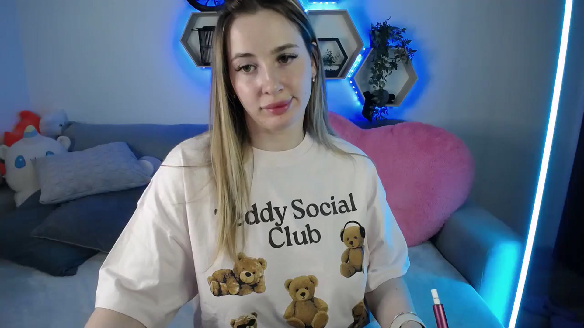 Gallery image thumbnail from SabrinaViolet's myfreecams stream on, 03/16/2026, 14:12 image 20 of 20
