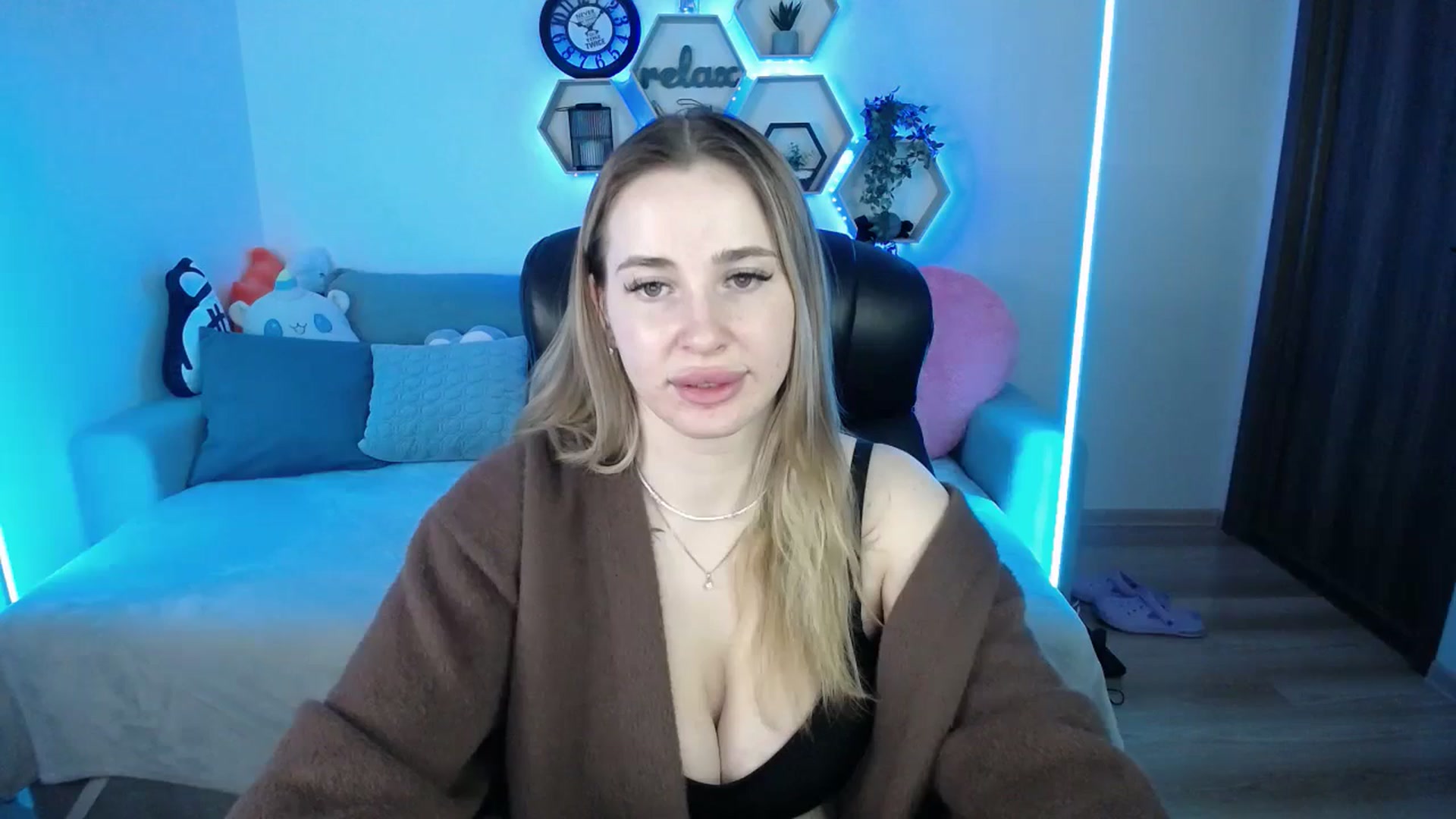 Gallery image thumbnail from SabrinaViolet's myfreecams stream on, 03/17/2026, 10:51 image 12 of 20