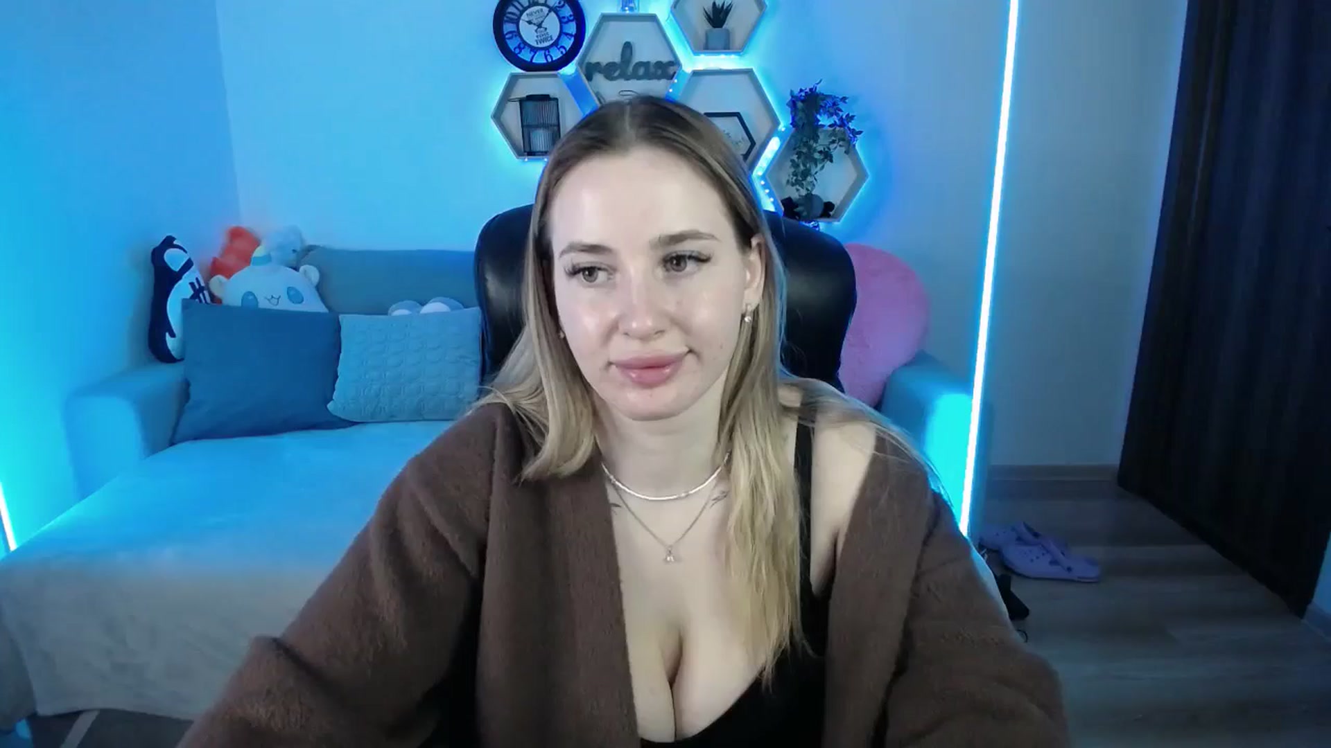 Gallery image thumbnail from SabrinaViolet's myfreecams stream on, 03/17/2026, 10:51 image 18 of 20