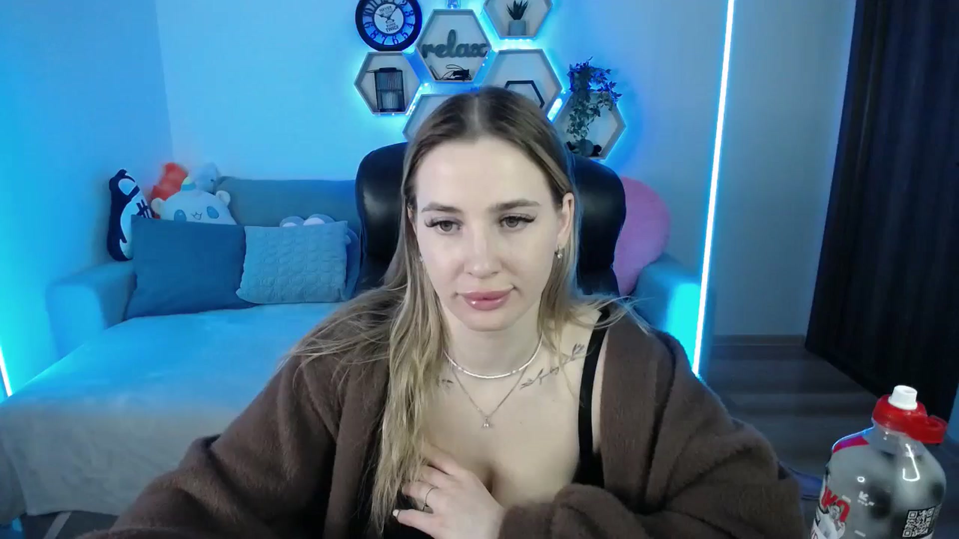 Gallery image thumbnail from SabrinaViolet's myfreecams stream on, 03/17/2026, 13:32 image 12 of 20