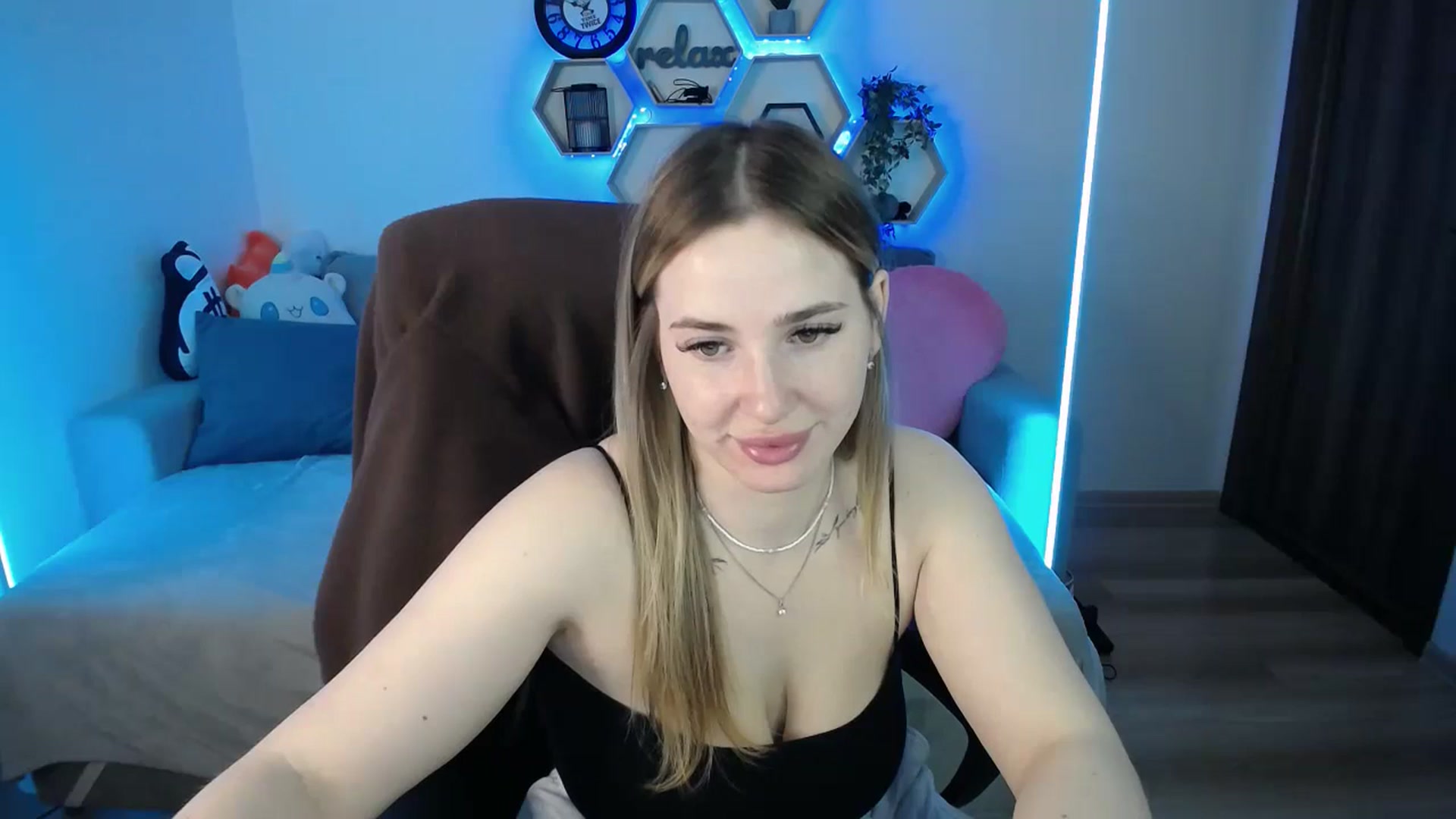 Gallery image thumbnail from SabrinaViolet's myfreecams stream on, 03/18/2026, 10:18 image 10 of 20