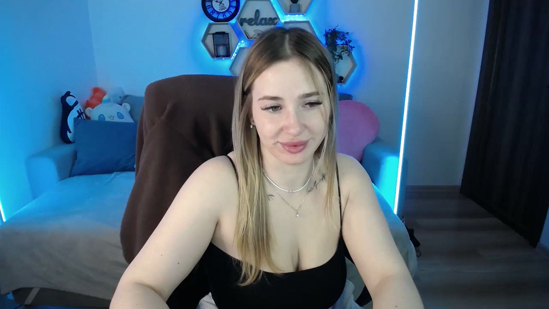 Gallery image thumbnail from SabrinaViolet's myfreecams stream on, 03/18/2026, 10:18 image 9 of 20