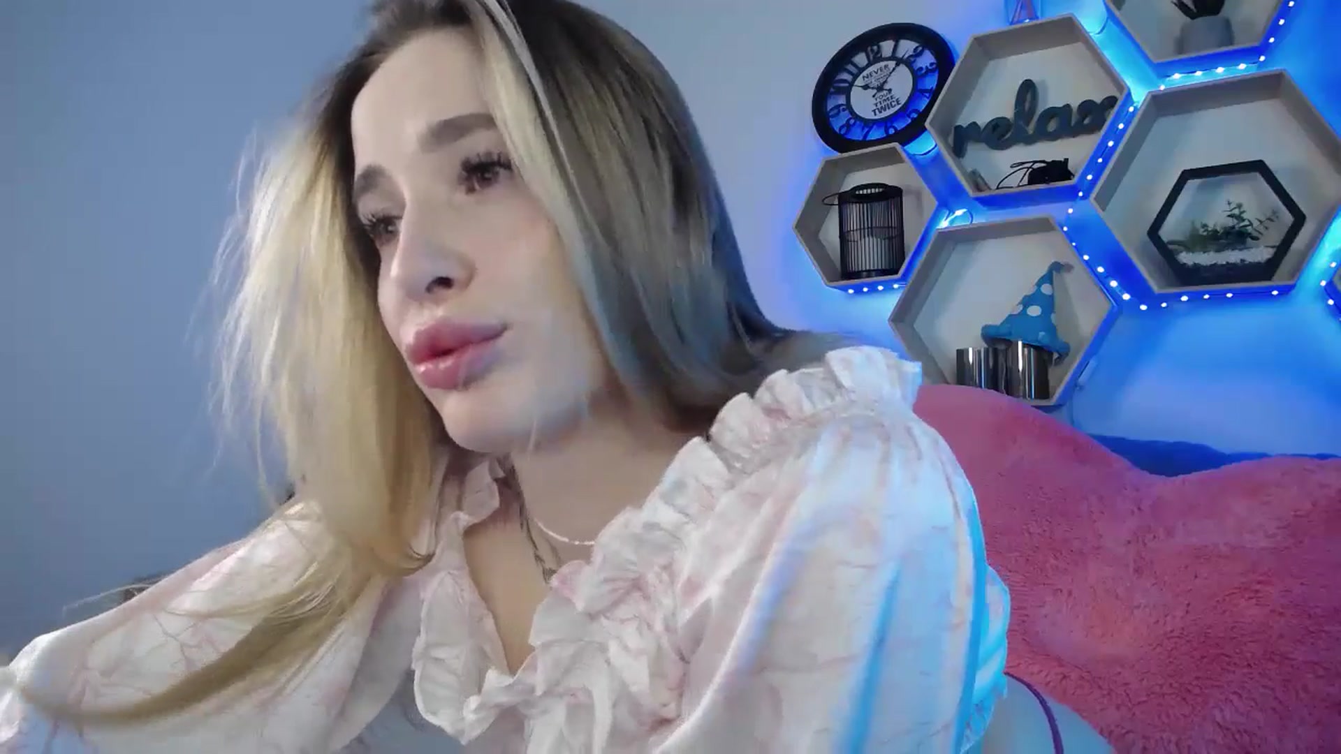 Gallery image thumbnail from SabrinaViolet's myfreecams stream on, 03/20/2026, 11:08 image 16 of 20