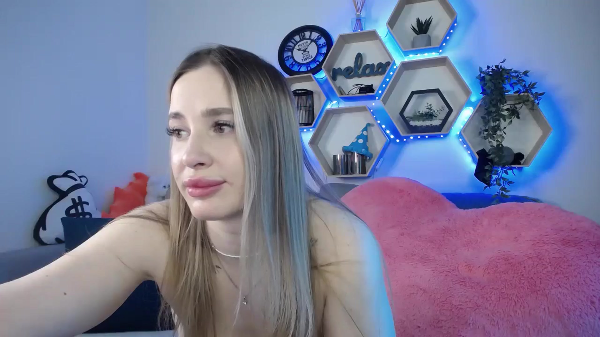 Gallery image thumbnail from SabrinaViolet's myfreecams stream on, 03/20/2026, 12:03 image 3 of 20