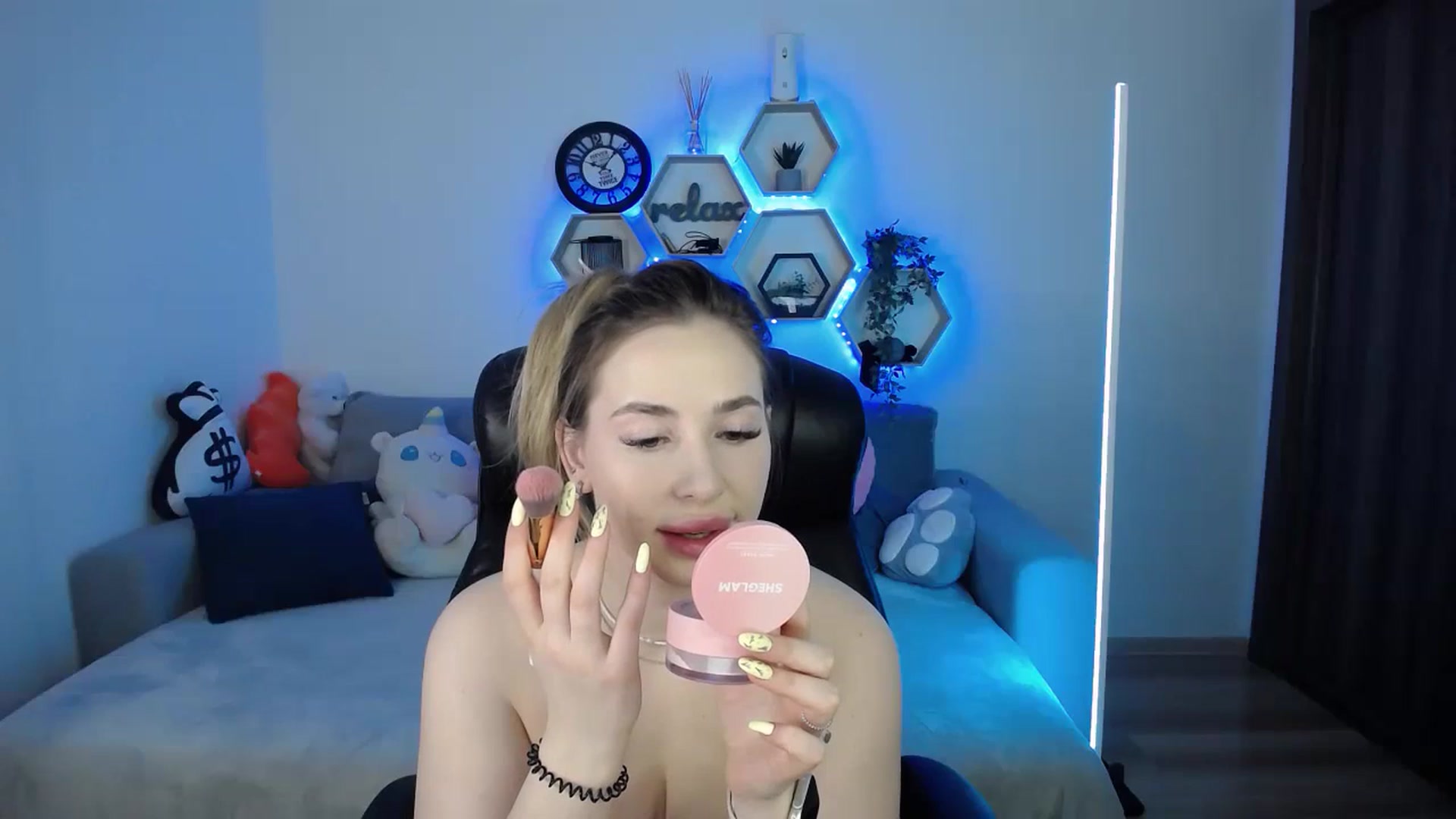 Gallery image thumbnail from SabrinaViolet's myfreecams stream on, 03/21/2026, 10:23 image 10 of 20
