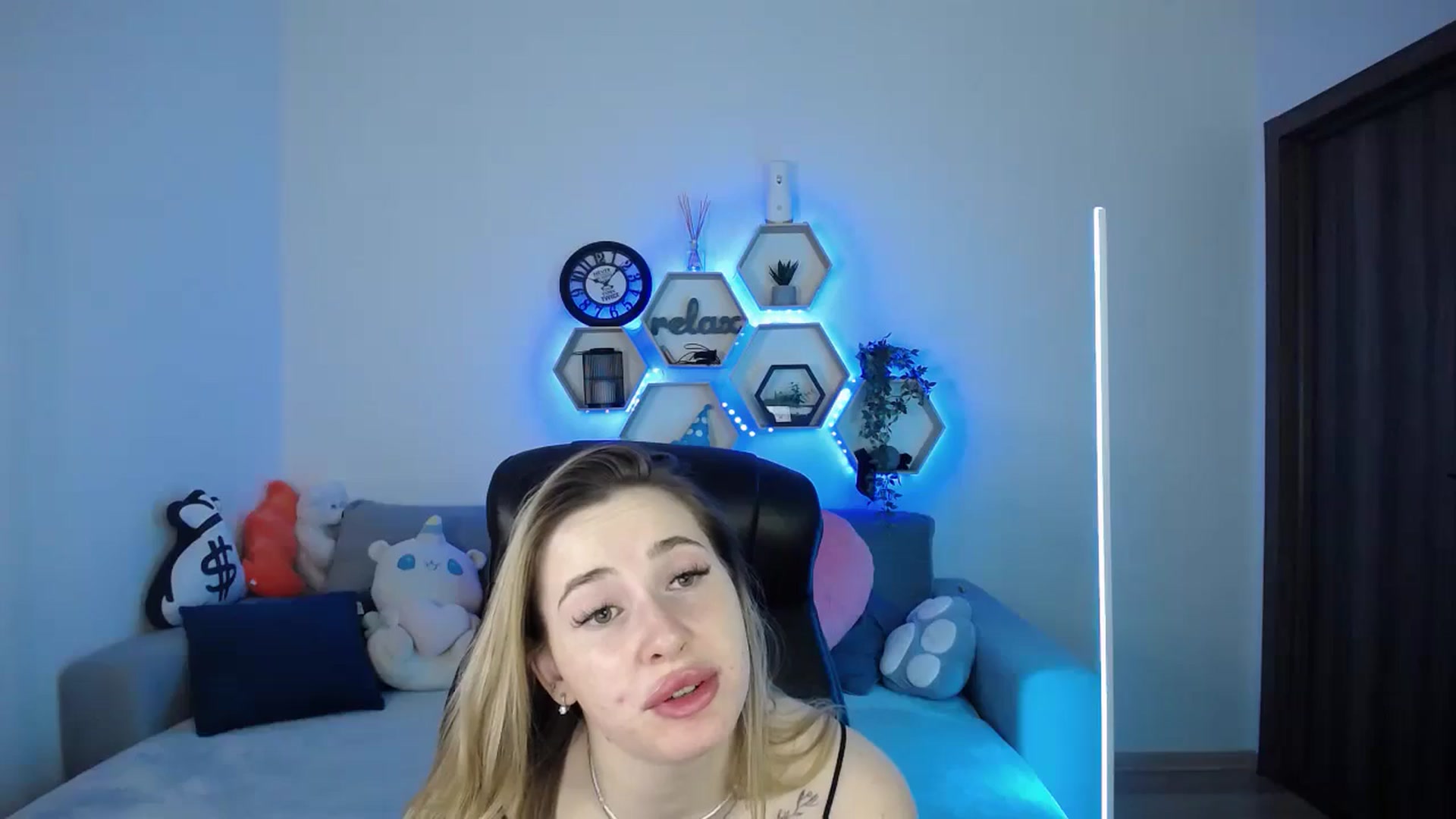 Gallery image thumbnail from SabrinaViolet's myfreecams stream on, 03/21/2026, 10:23 image 6 of 20