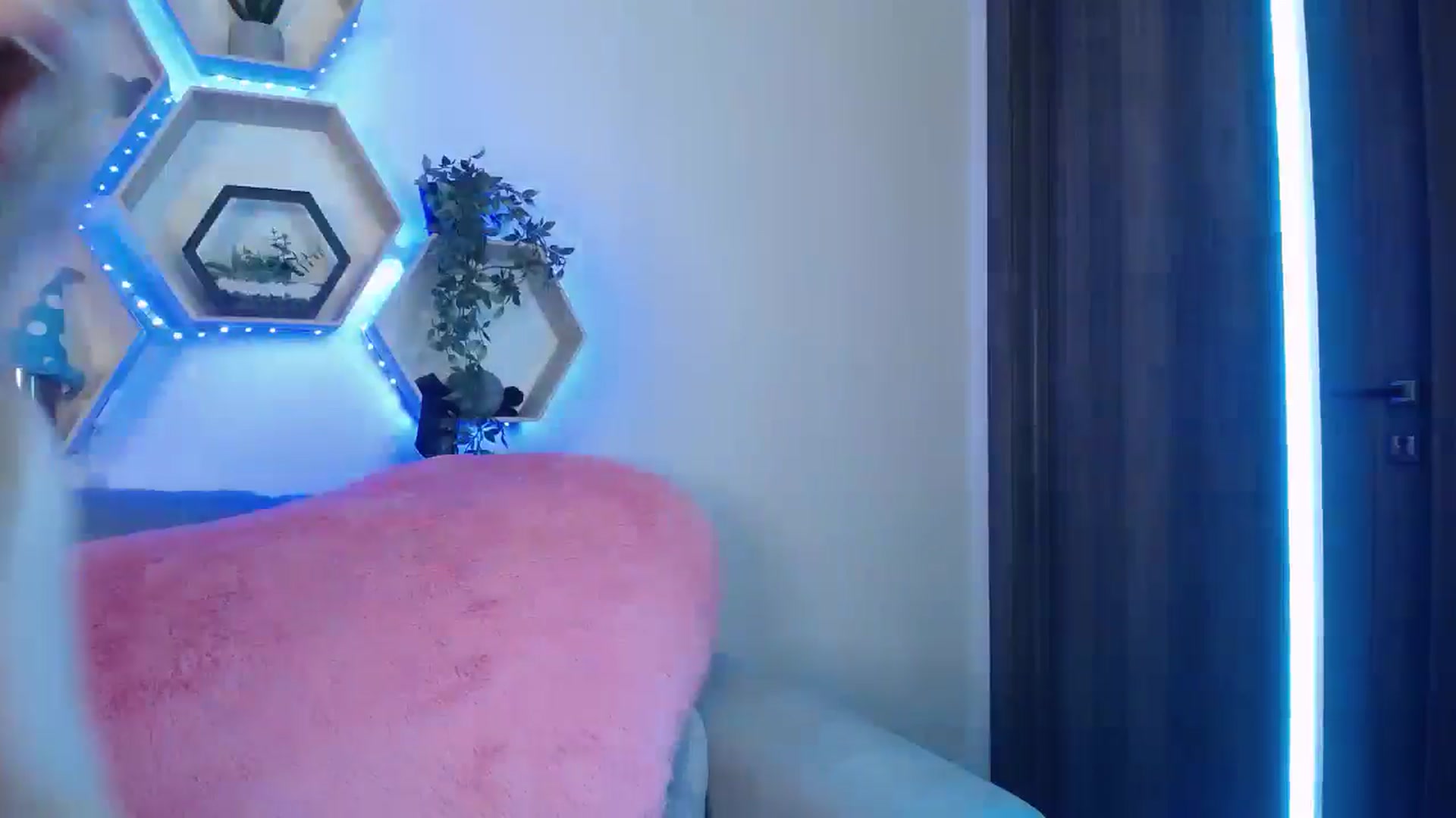 Gallery image thumbnail from SabrinaViolet's myfreecams stream on, 03/21/2026, 13:49 image 13 of 20