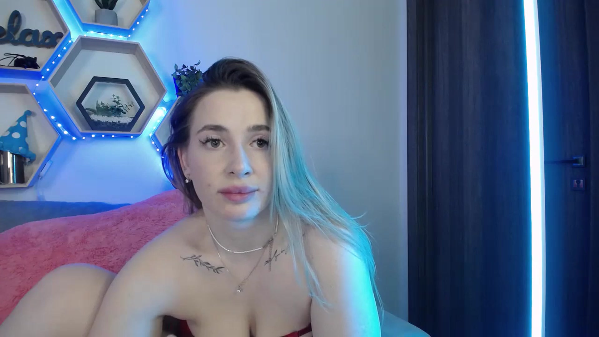 Gallery image thumbnail from SabrinaViolet's myfreecams stream on, 03/21/2026, 13:49 image 12 of 20
