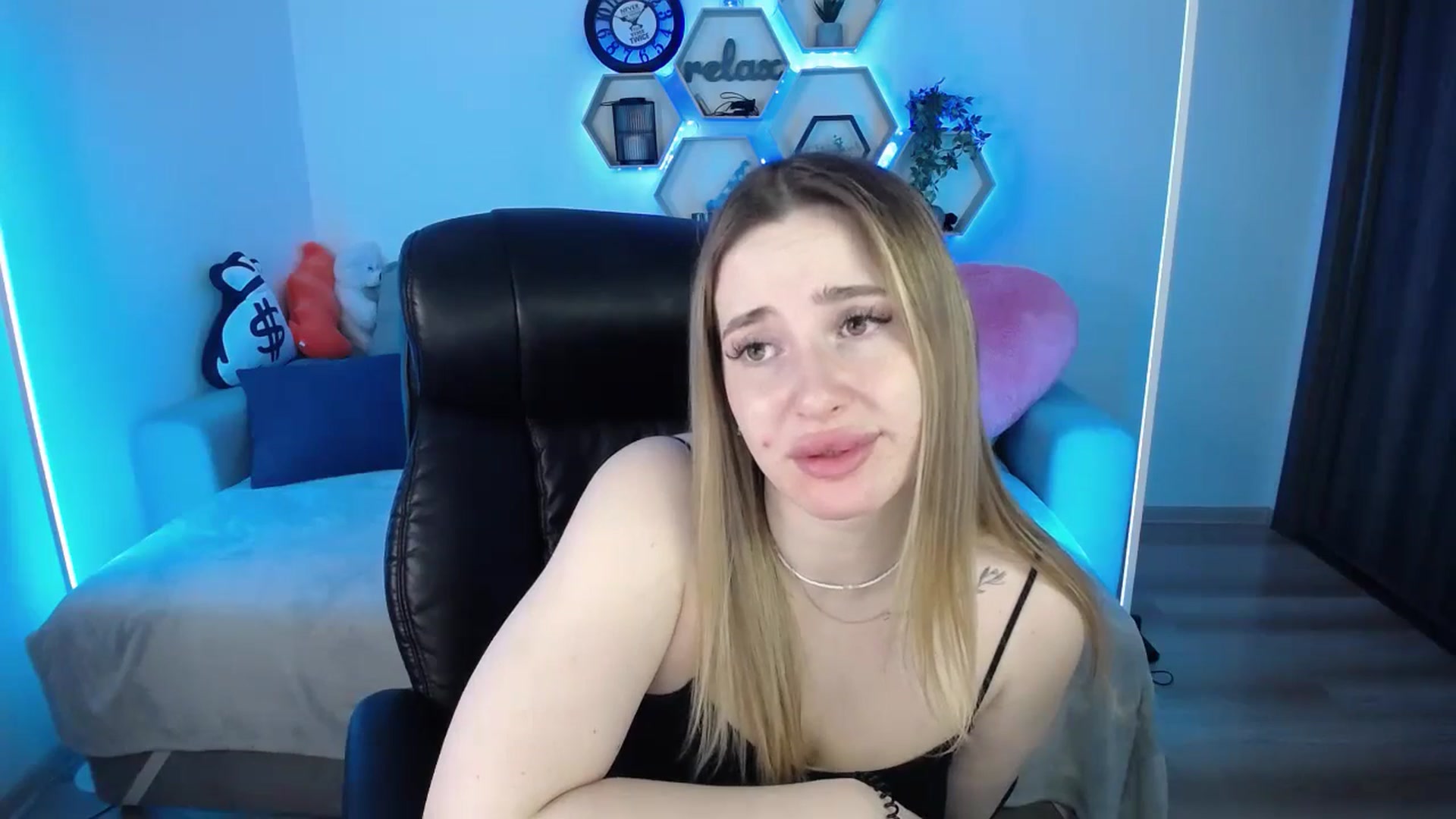 Gallery image thumbnail from SabrinaViolet's myfreecams stream on, 03/22/2026, 09:50 image 10 of 20