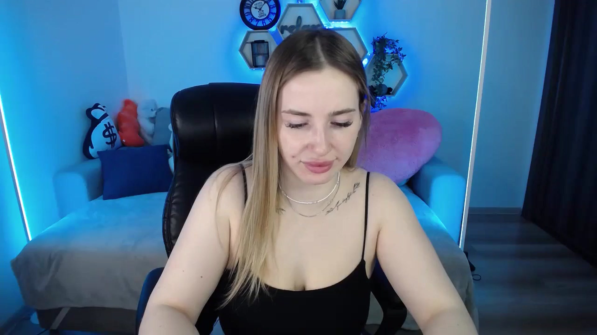 Gallery image thumbnail from SabrinaViolet's myfreecams stream on, 03/22/2026, 09:50 image 4 of 20