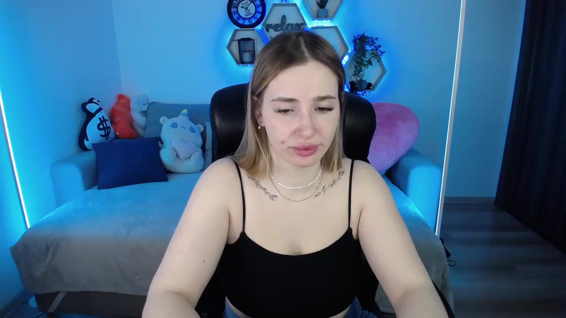 Gallery image thumbnail from SabrinaViolet's myfreecams stream on, 03/22/2026, 09:50 image 12 of 20
