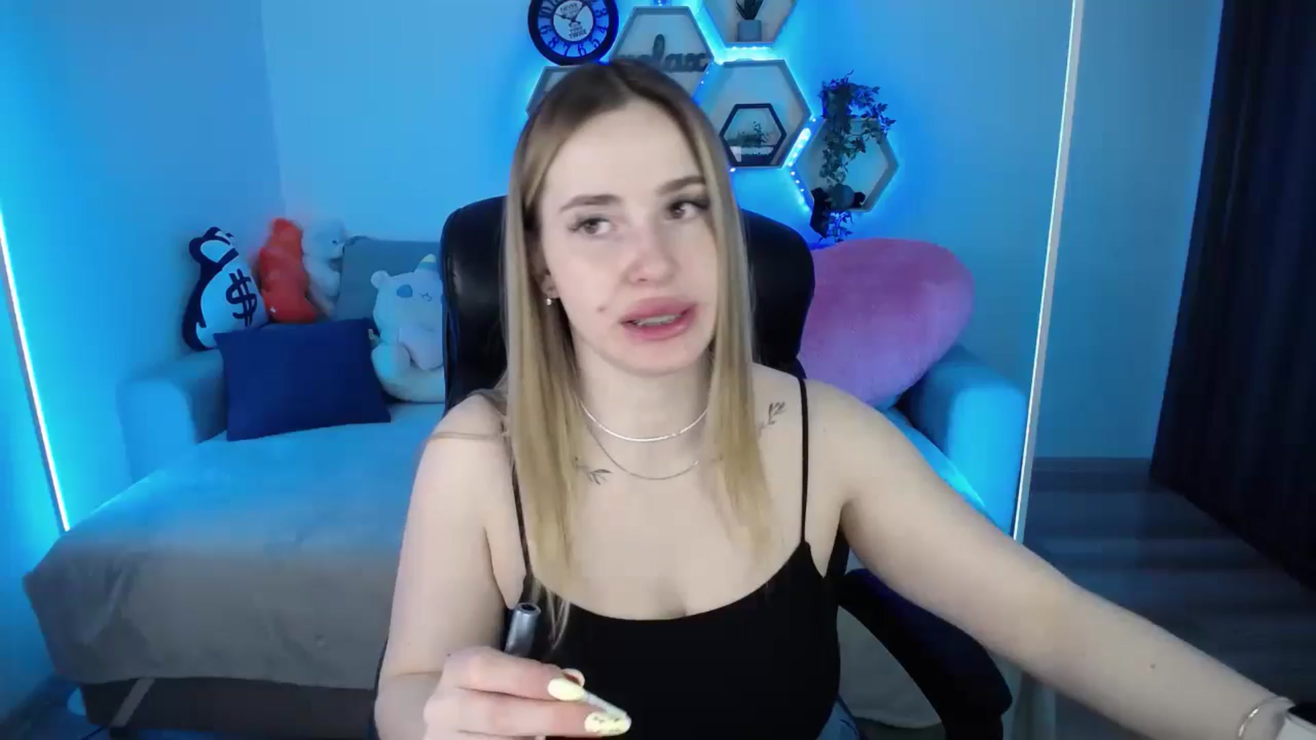 Gallery image thumbnail from SabrinaViolet's myfreecams stream on, 03/22/2026, 09:50 image 17 of 20