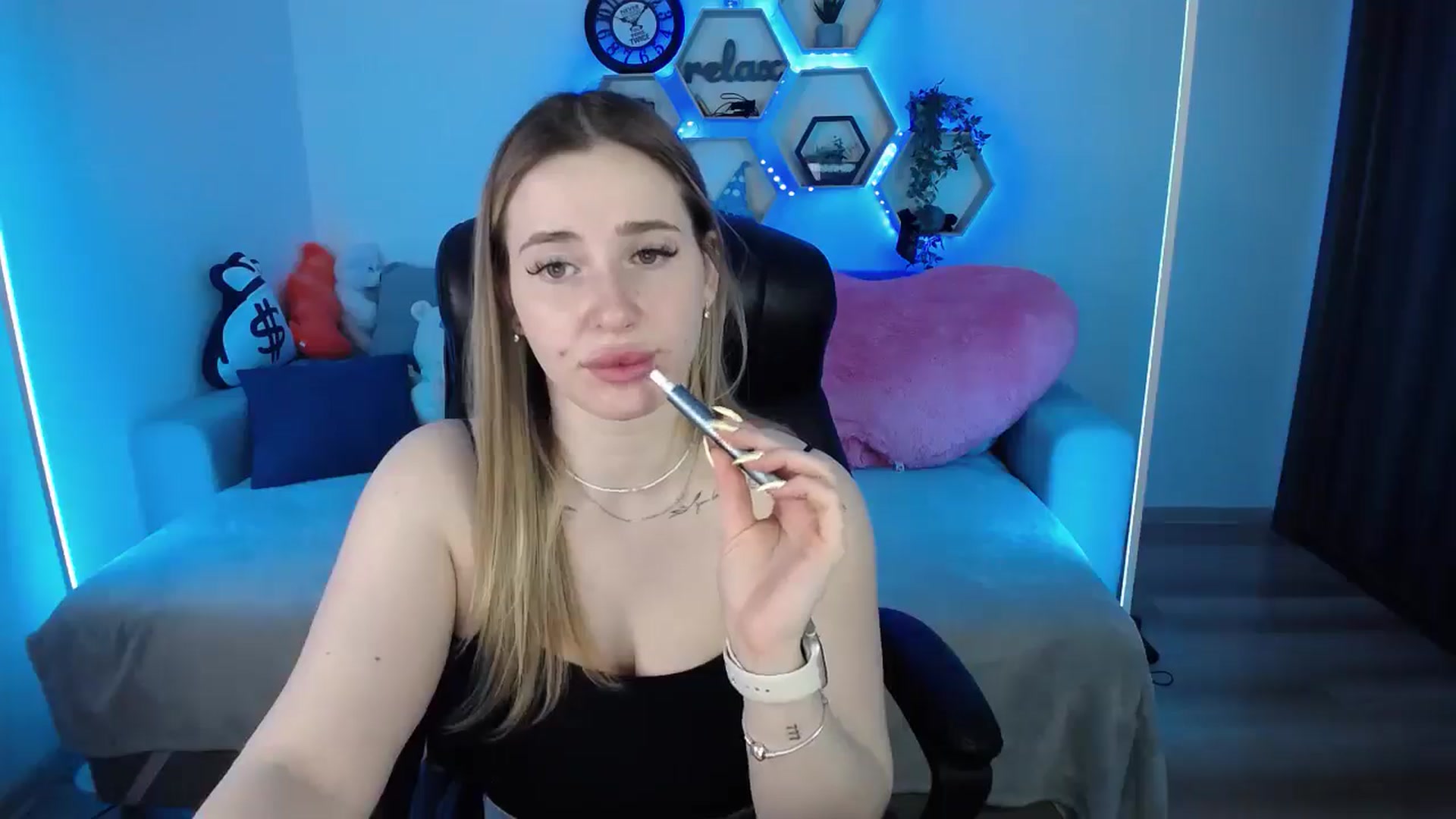 Gallery image thumbnail from SabrinaViolet's myfreecams stream on, 03/22/2026, 09:50 image 2 of 20