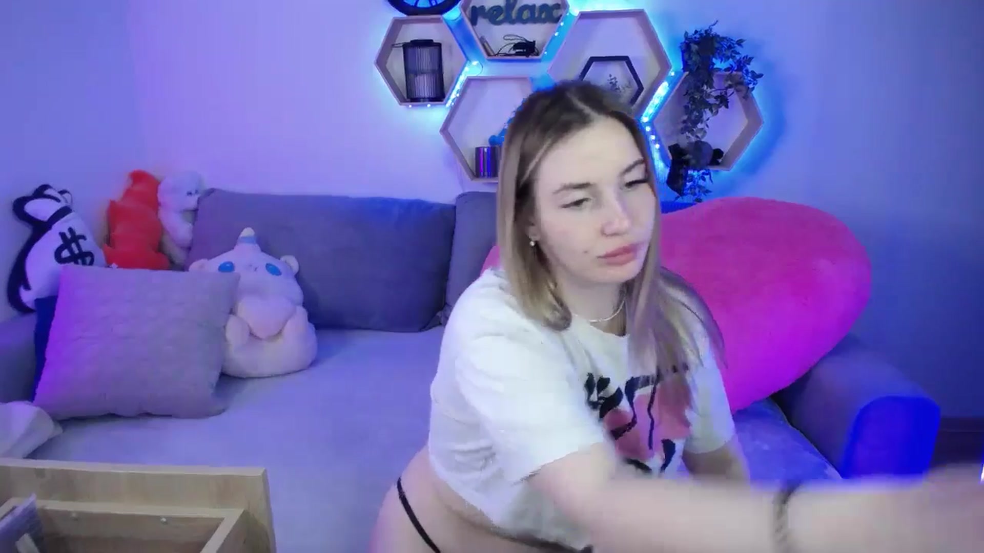 Gallery image thumbnail from SabrinaViolet's myfreecams stream on, 03/22/2026, 14:36 image 14 of 20