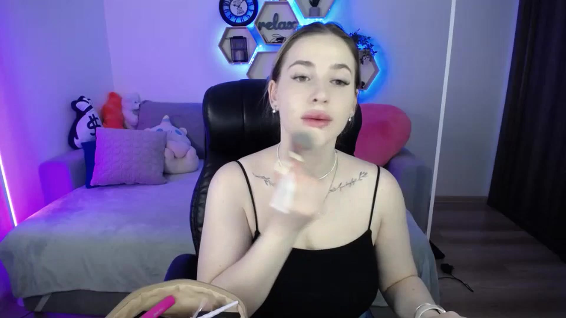 Gallery image thumbnail from SabrinaViolet's myfreecams stream on, 03/23/2026, 09:51 image 14 of 20