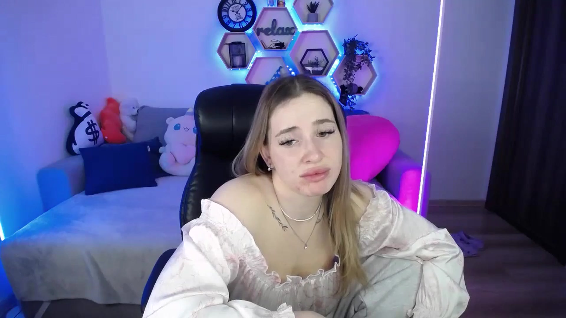 Gallery image thumbnail from SabrinaViolet's myfreecams stream on, 03/27/2026, 09:57 image 19 of 20