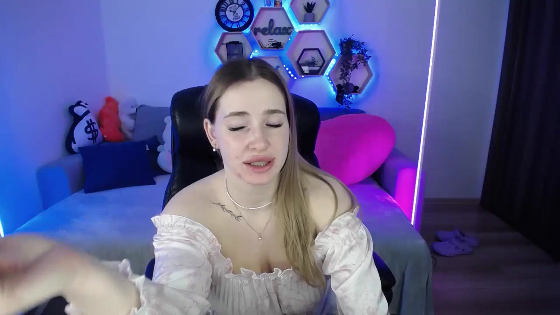 Gallery image thumbnail from SabrinaViolet's myfreecams stream on, 03/27/2026, 09:57 image 14 of 20