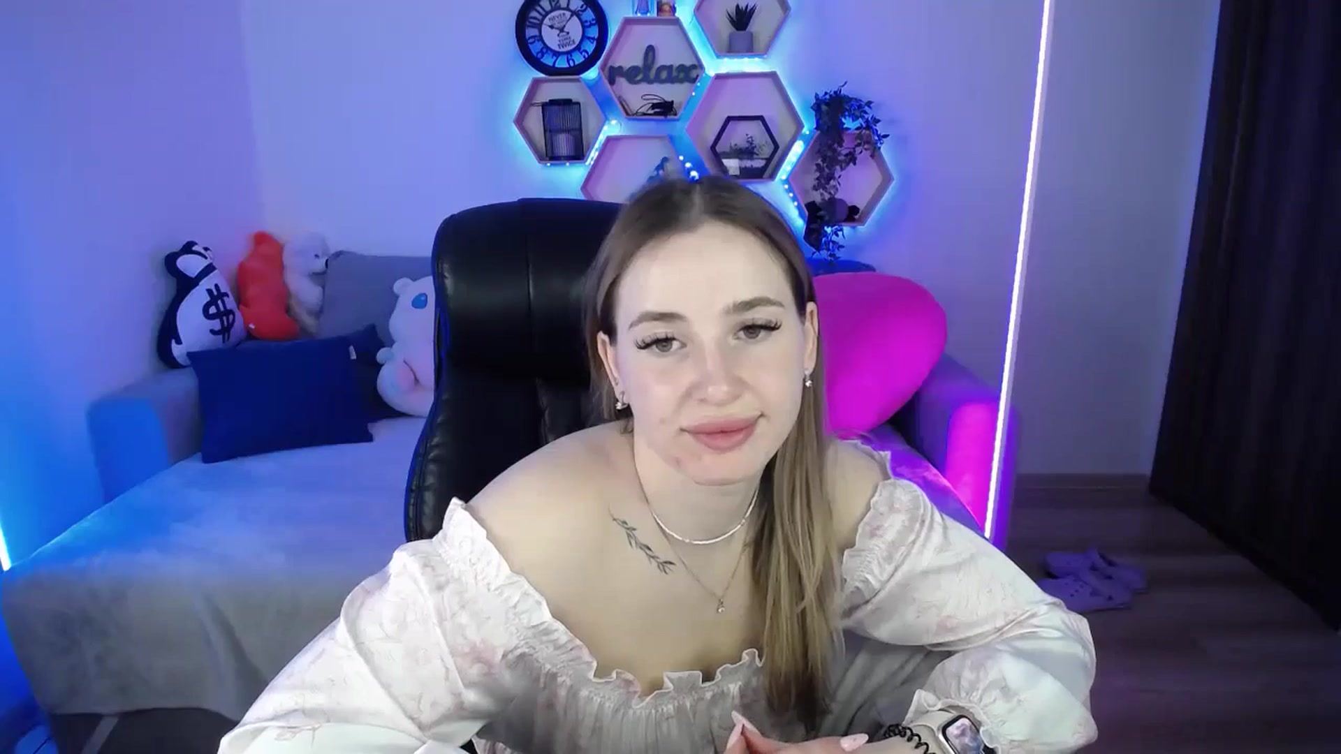 Gallery image thumbnail from SabrinaViolet's myfreecams stream on, 03/27/2026, 09:57 image 15 of 20
