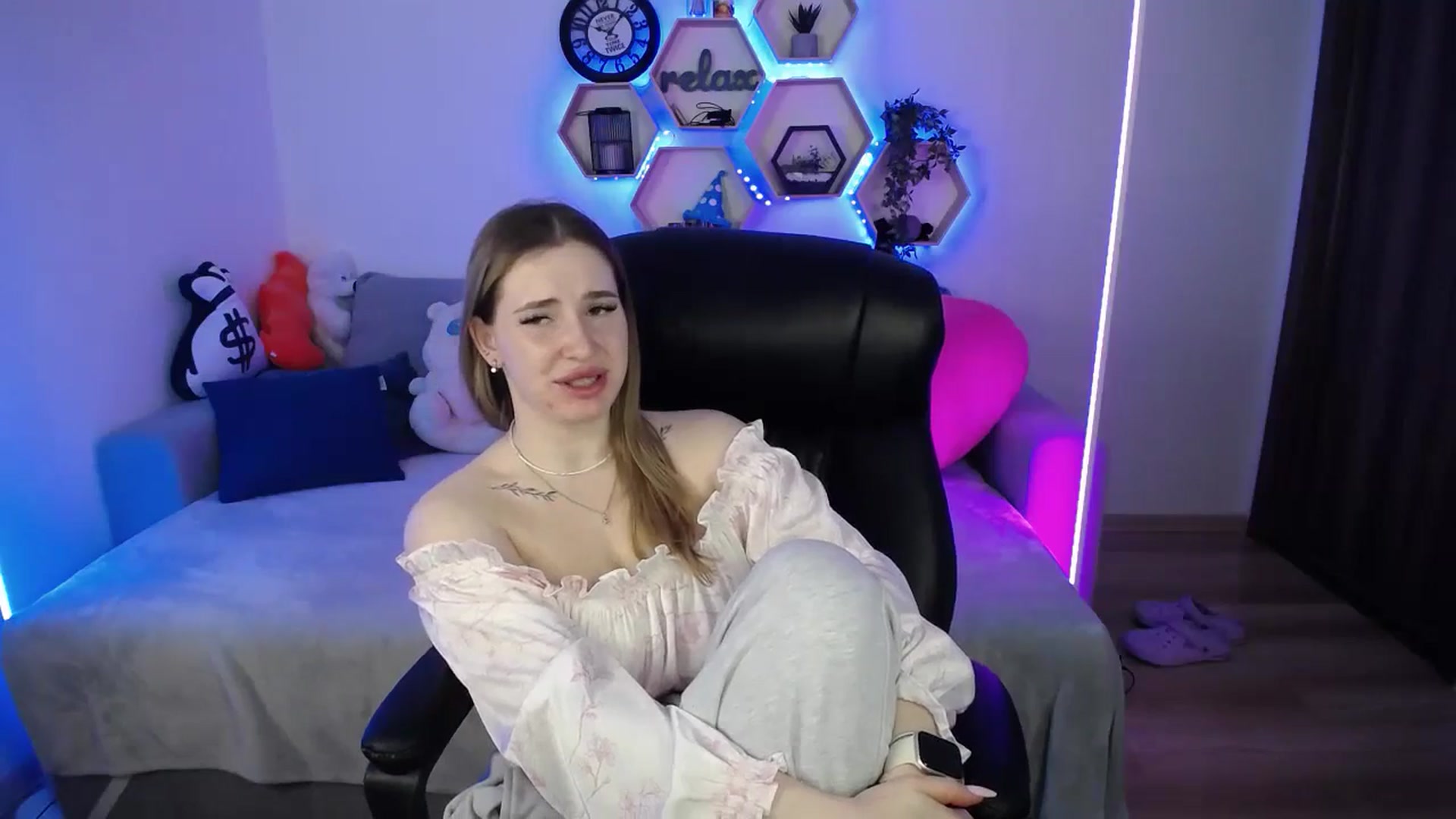 Gallery image thumbnail from SabrinaViolet's myfreecams stream on, 03/27/2026, 09:57 image 18 of 20