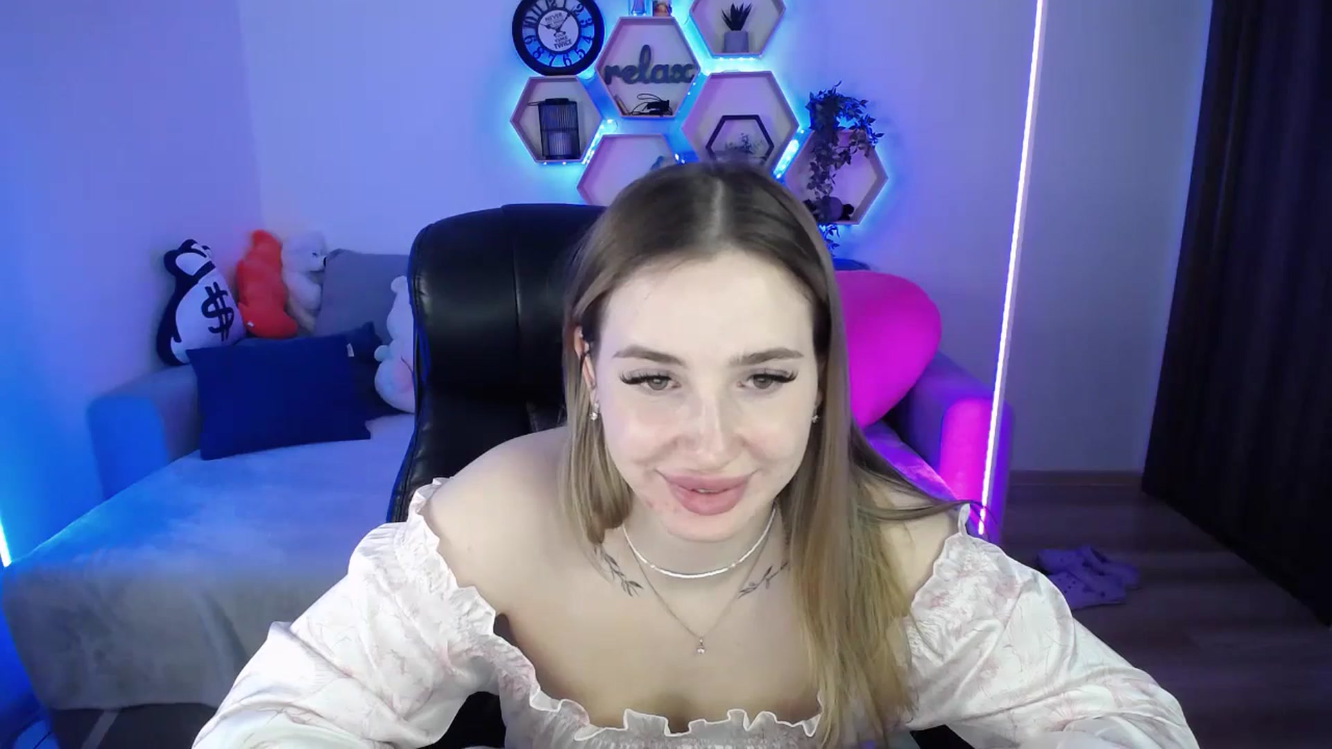 Gallery image thumbnail from SabrinaViolet's myfreecams stream on, 03/27/2026, 09:57 image 4 of 20