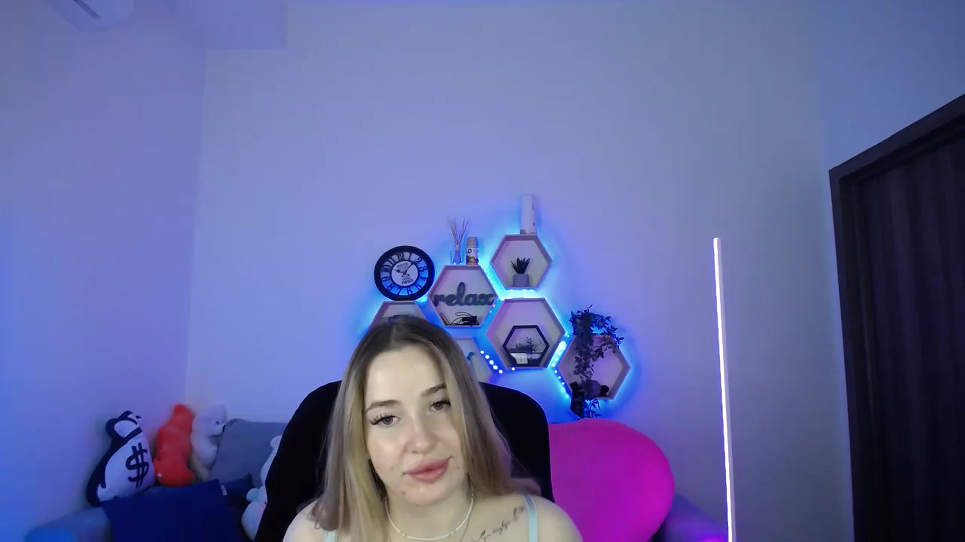 Gallery image thumbnail from SabrinaViolet's myfreecams stream on, 03/29/2026, 08:55 image 6 of 20