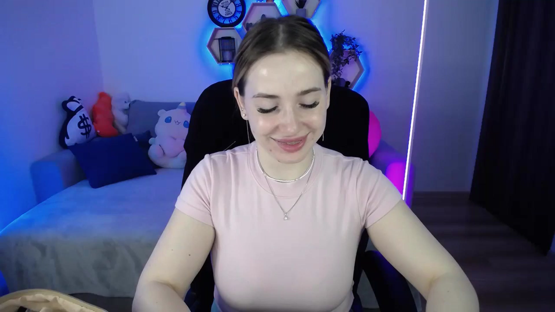 Gallery image thumbnail from SabrinaViolet's myfreecams stream on, 03/29/2026, 08:55 image 2 of 20