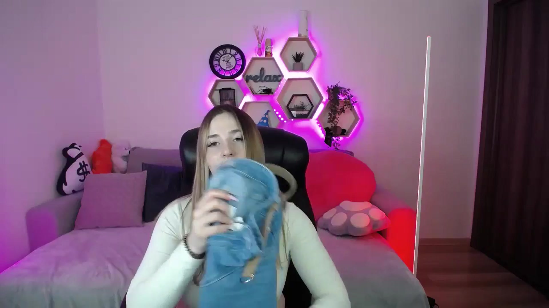 Gallery image thumbnail from SabrinaViolet's myfreecams stream on, 03/30/2026, 08:20 image 8 of 20