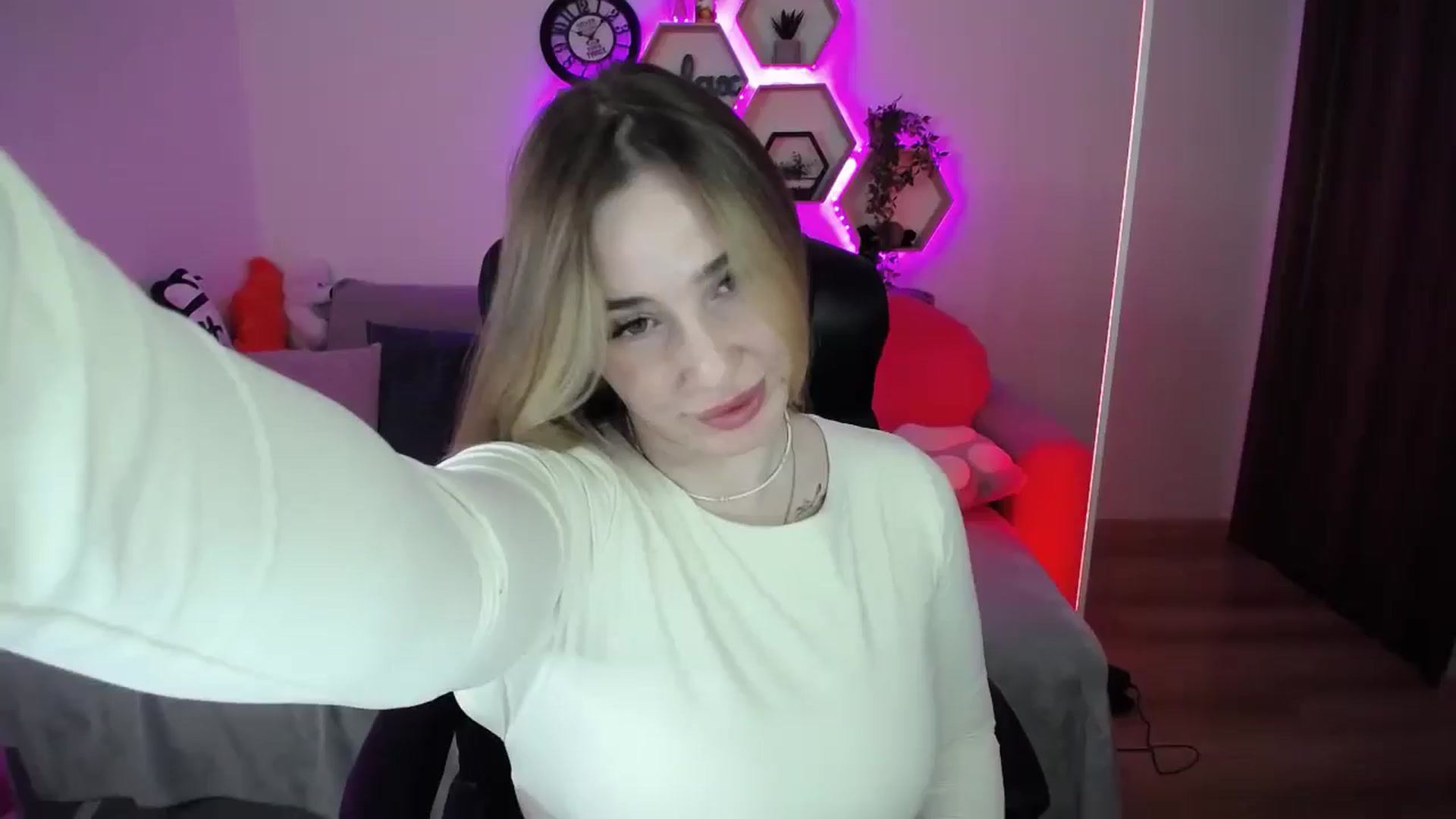 Gallery image thumbnail from SabrinaViolet's myfreecams stream on, 03/30/2026, 08:20 image 15 of 20