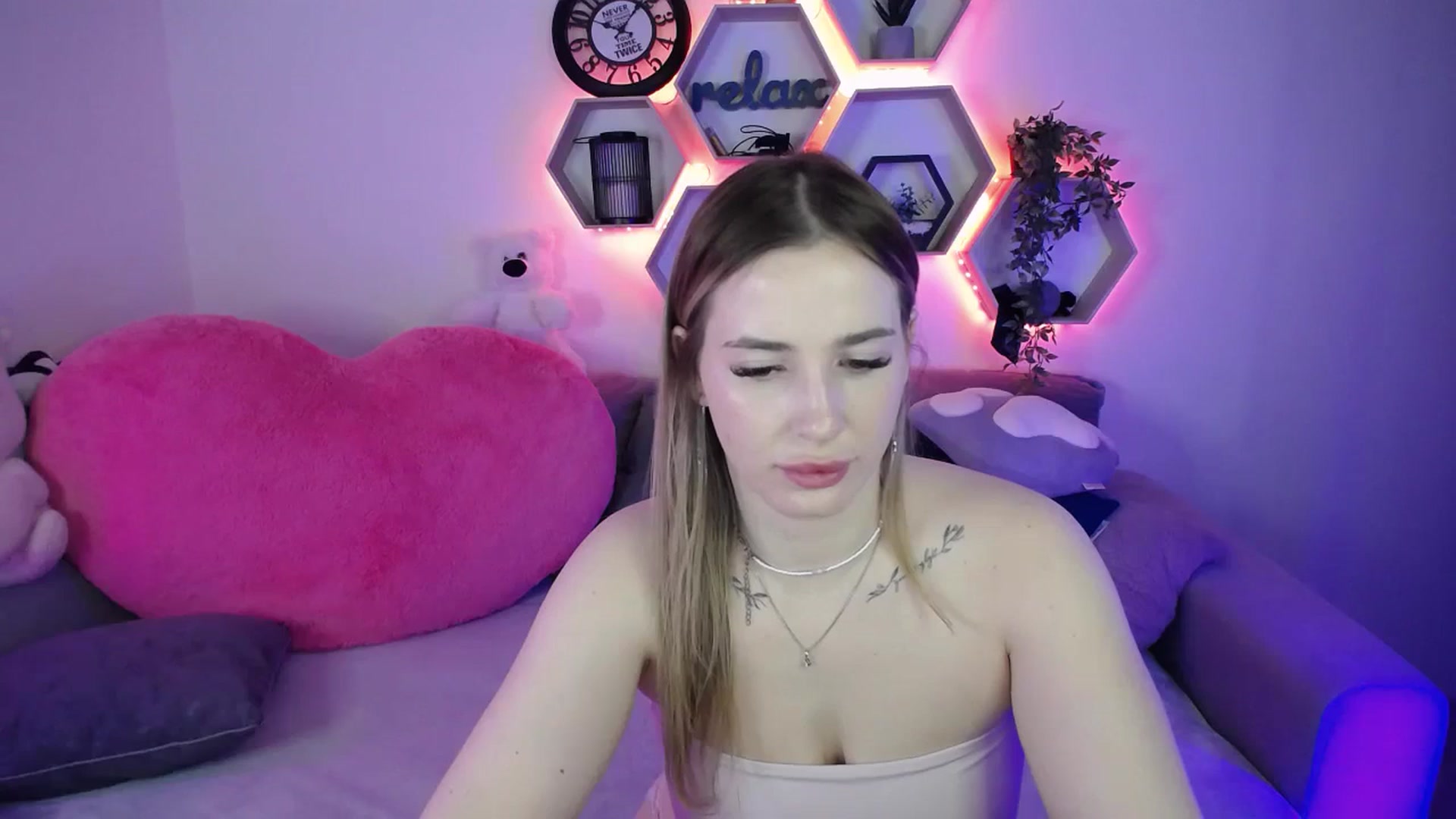 Gallery image thumbnail from SabrinaViolet's myfreecams stream on, 04/01/2026, 11:19 image 20 of 20