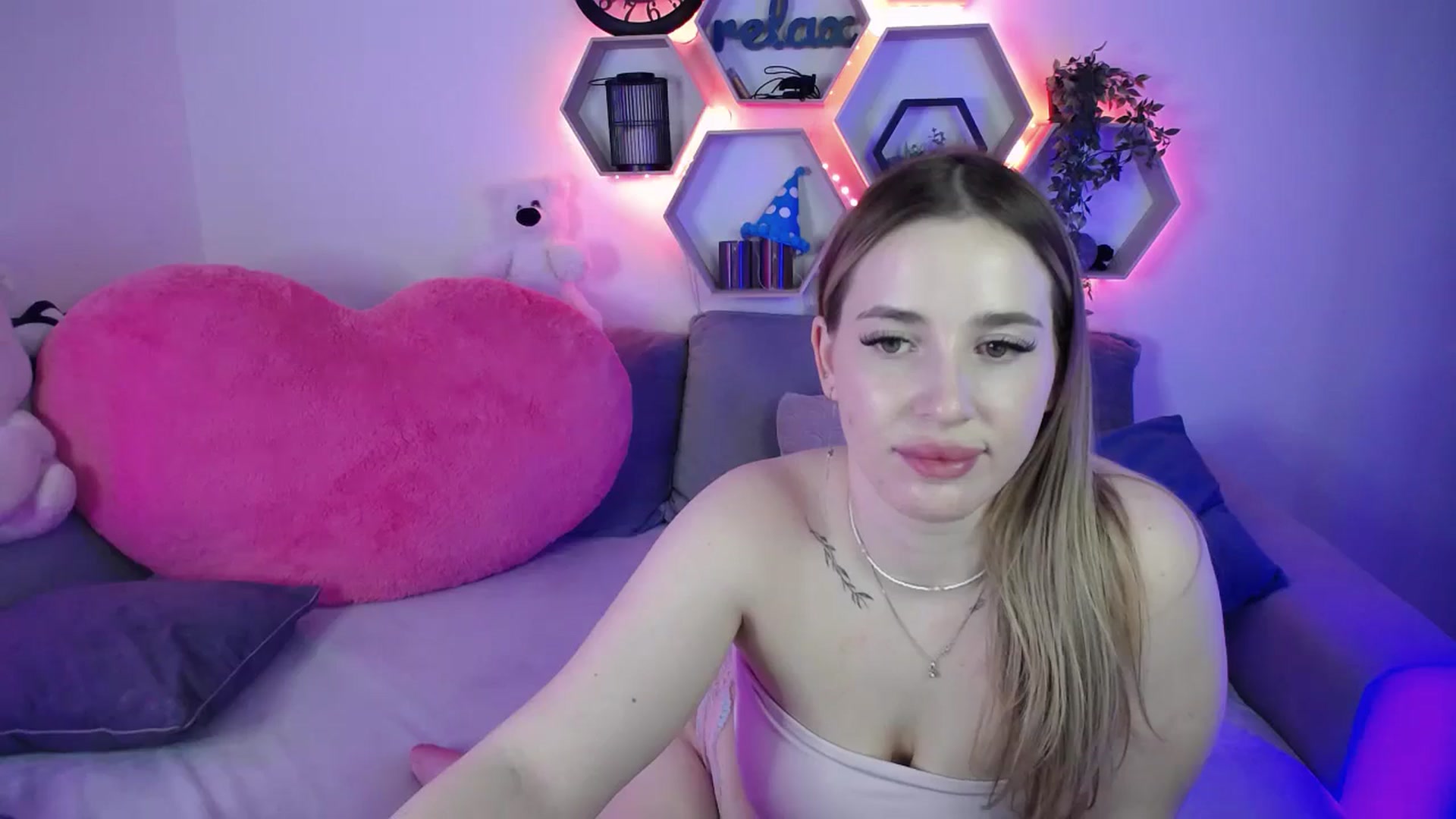 Gallery image thumbnail from SabrinaViolet's myfreecams stream on, 04/01/2026, 14:00 image 14 of 20