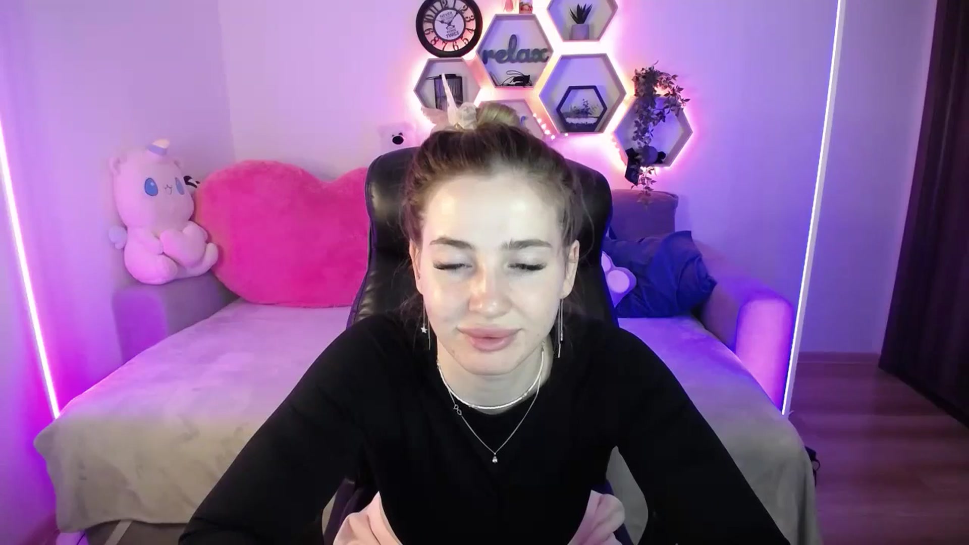 Gallery image thumbnail from SabrinaViolet's myfreecams stream on, 04/03/2026, 09:26 image 2 of 20
