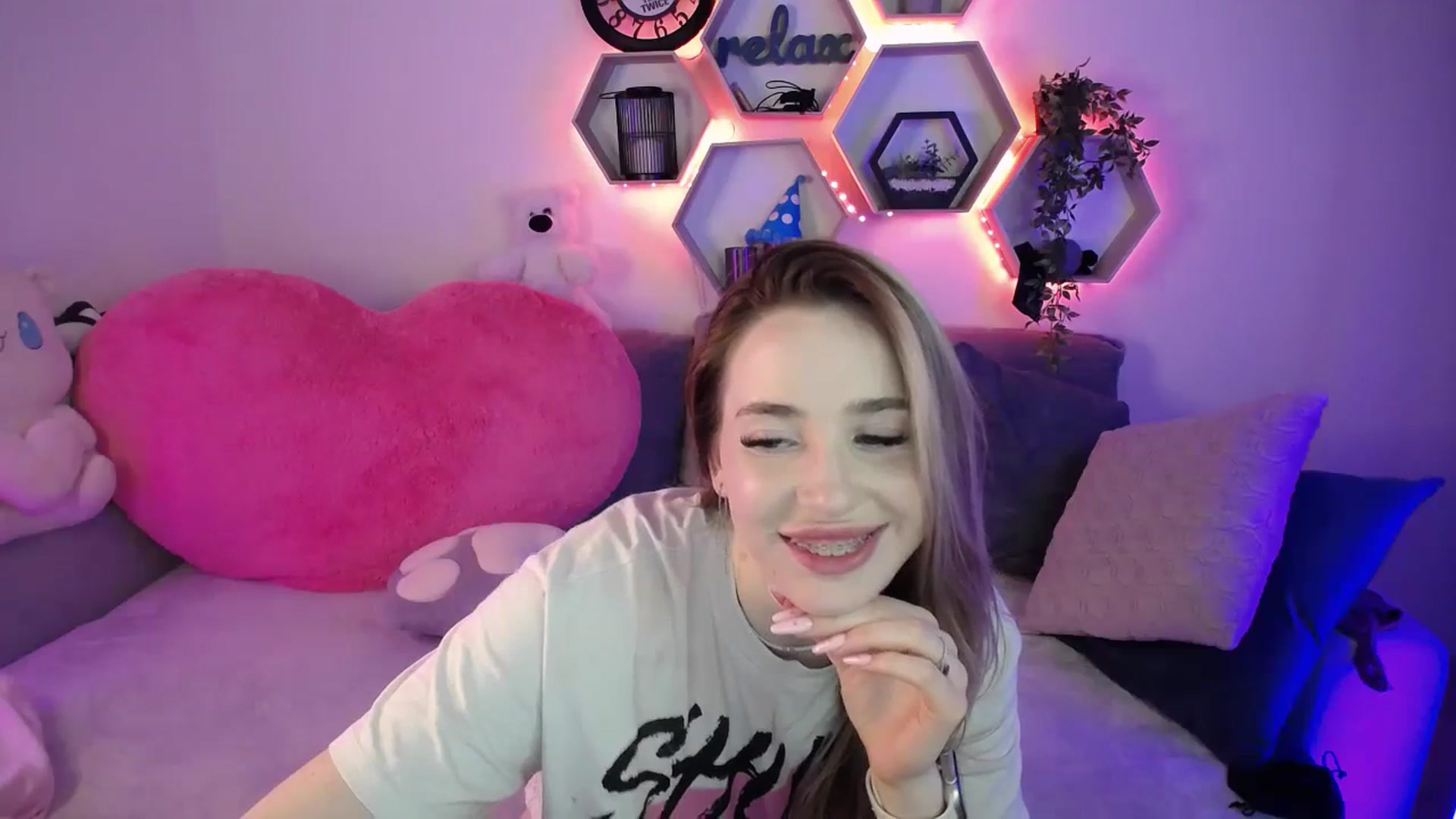 Gallery image thumbnail from SabrinaViolet's myfreecams stream on, 04/03/2026, 11:08 image 20 of 20
