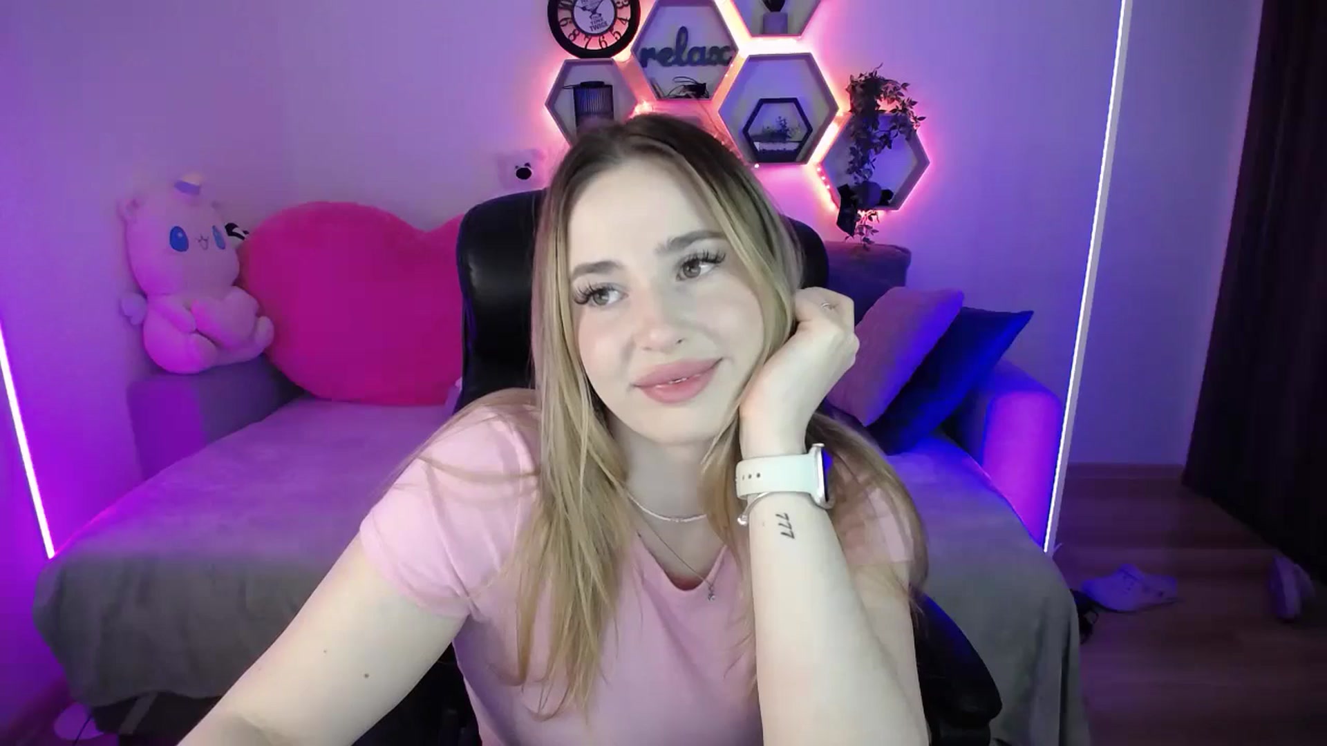 Gallery image thumbnail from SabrinaViolet's myfreecams stream on, 04/04/2026, 09:15 image 3 of 20
