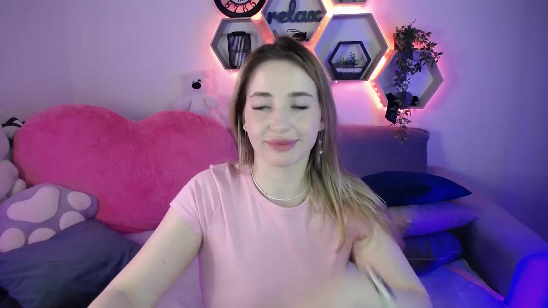 Gallery image thumbnail from SabrinaViolet's myfreecams stream on, 04/04/2026, 12:06 image 18 of 20