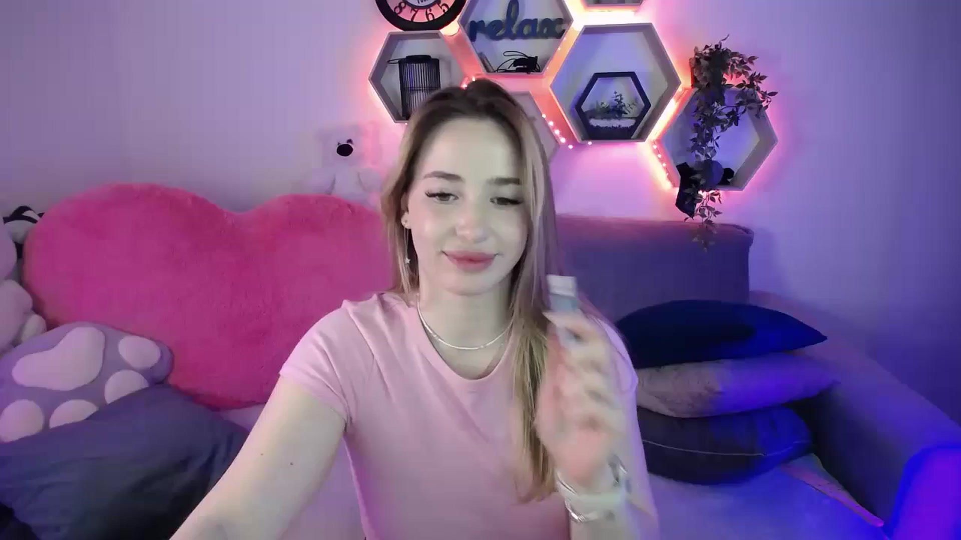 Gallery image thumbnail from SabrinaViolet's myfreecams stream on, 04/04/2026, 12:06 image 11 of 20
