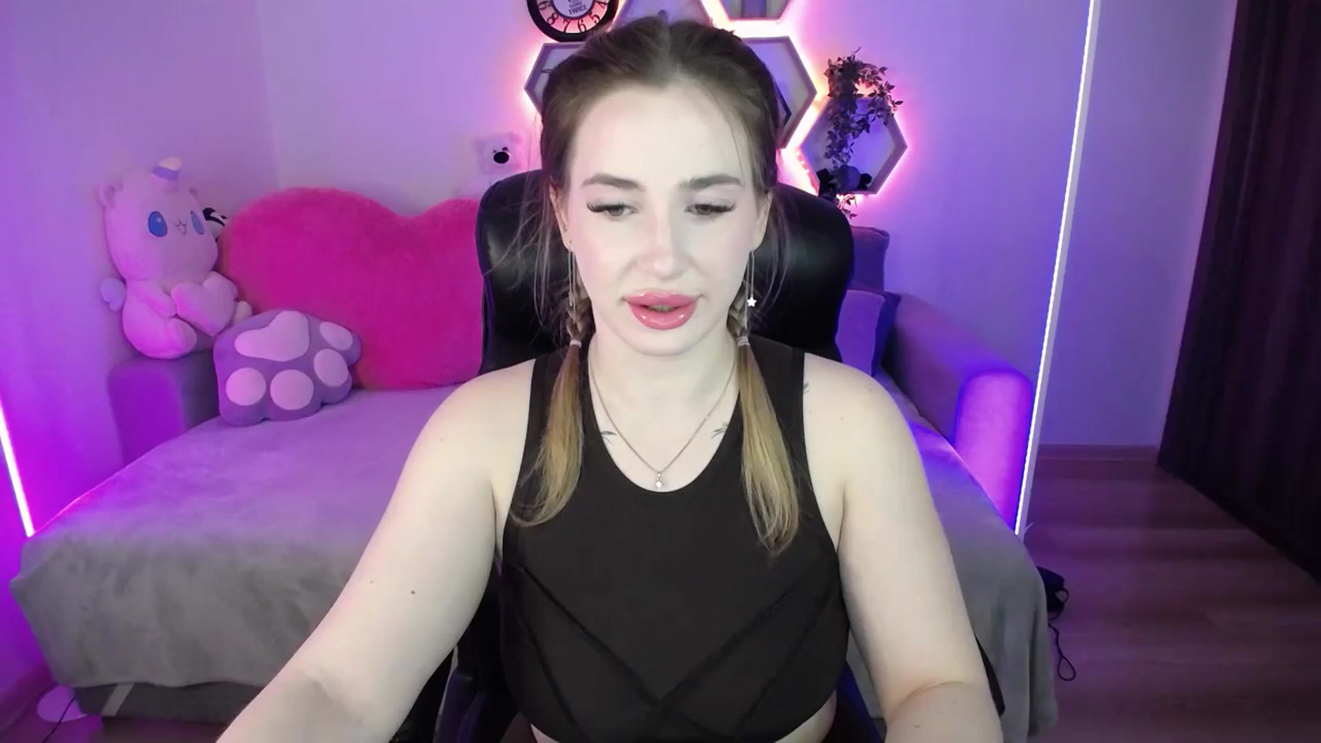 Gallery image thumbnail from SabrinaViolet's myfreecams stream on, 04/06/2026, 08:53 image 9 of 20