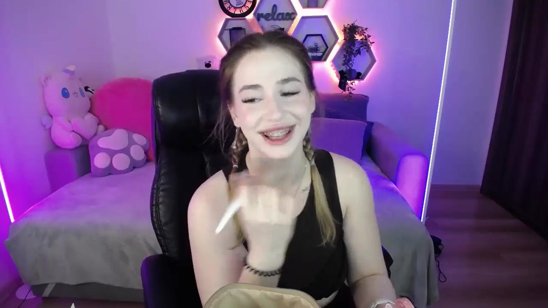 Gallery image thumbnail from SabrinaViolet's myfreecams stream on, 04/06/2026, 08:53 image 3 of 20