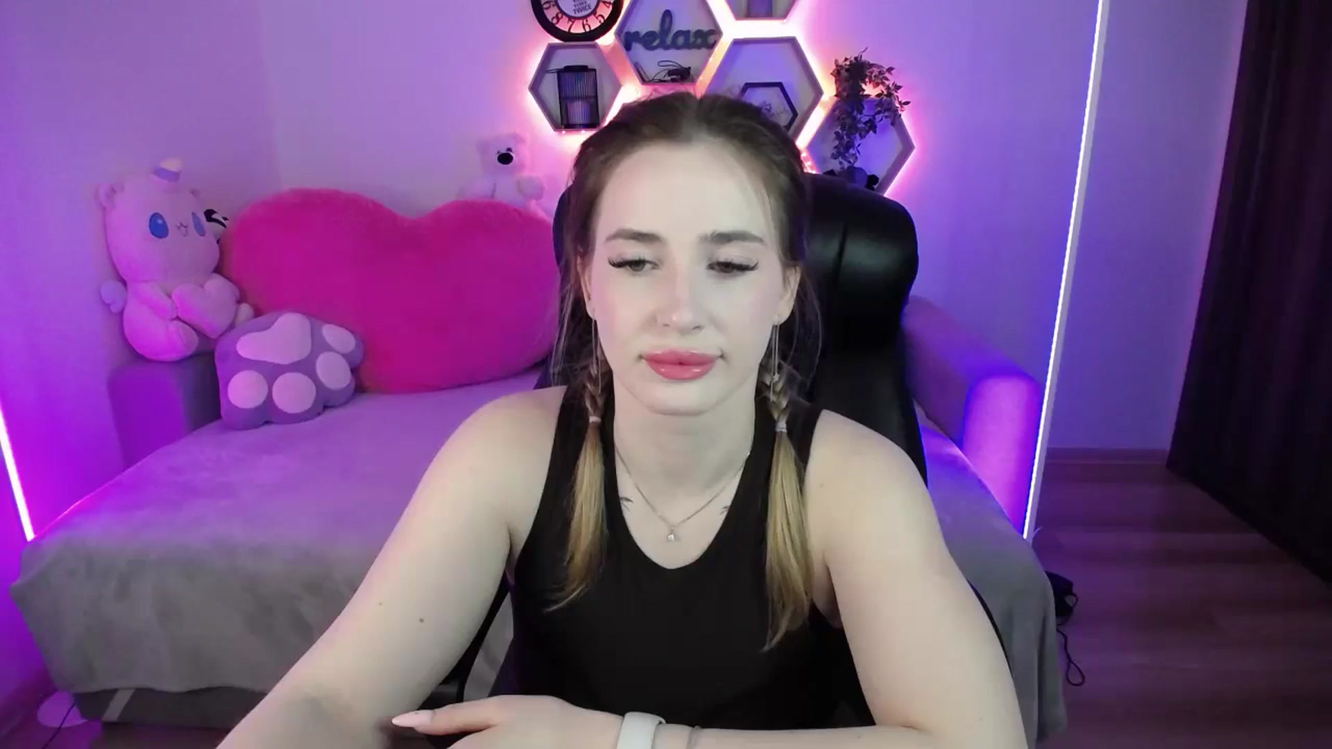 Gallery image thumbnail from SabrinaViolet's myfreecams stream on, 04/06/2026, 08:53 image 18 of 20