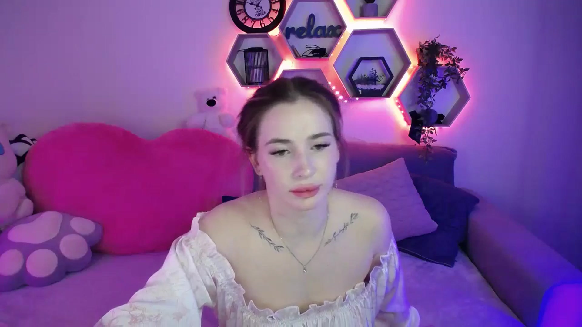 Gallery image thumbnail from SabrinaViolet's myfreecams stream on, 04/06/2026, 13:39 image 6 of 20