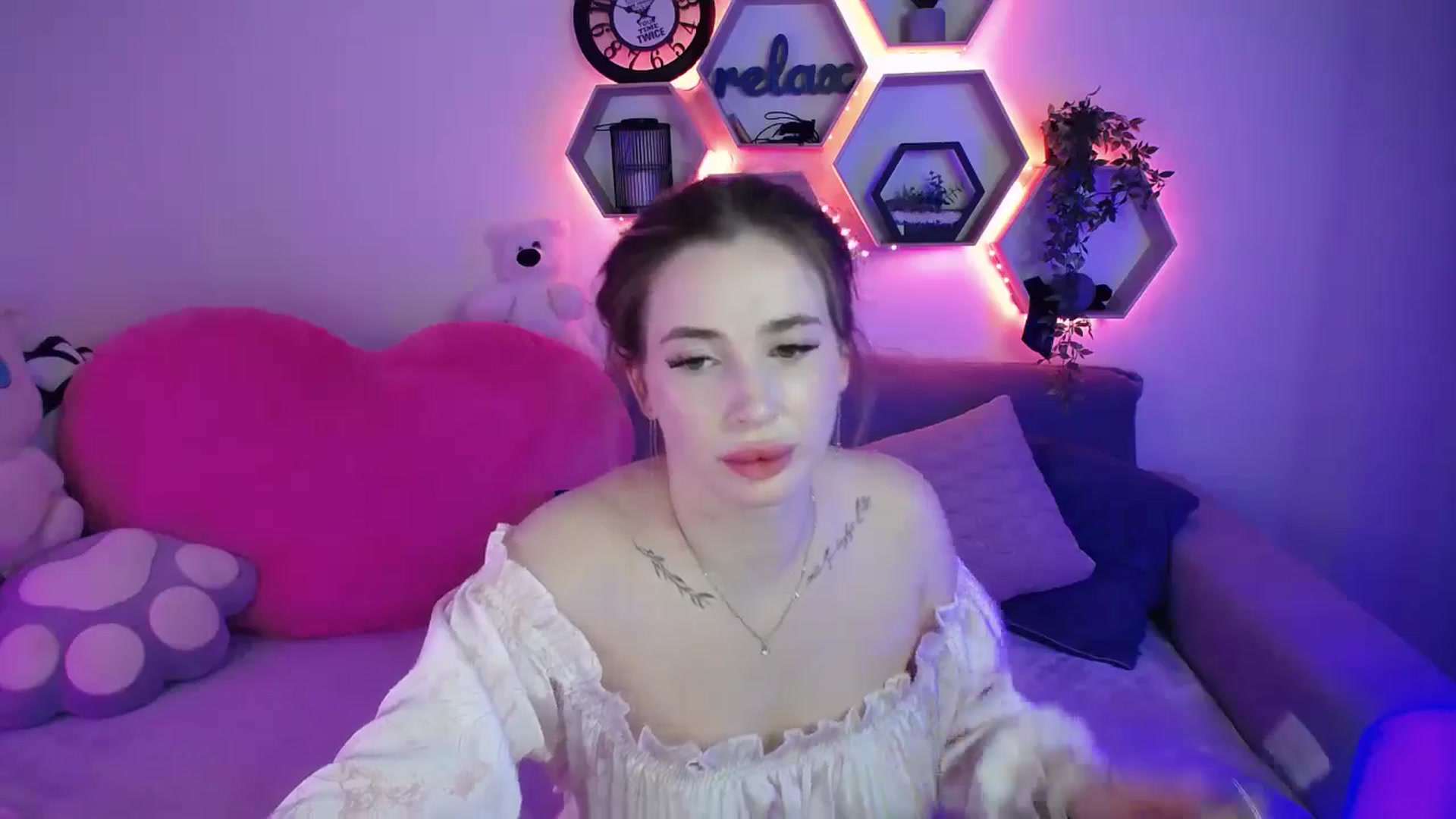 Gallery image thumbnail from SabrinaViolet's myfreecams stream on, 04/06/2026, 13:39 image 5 of 20