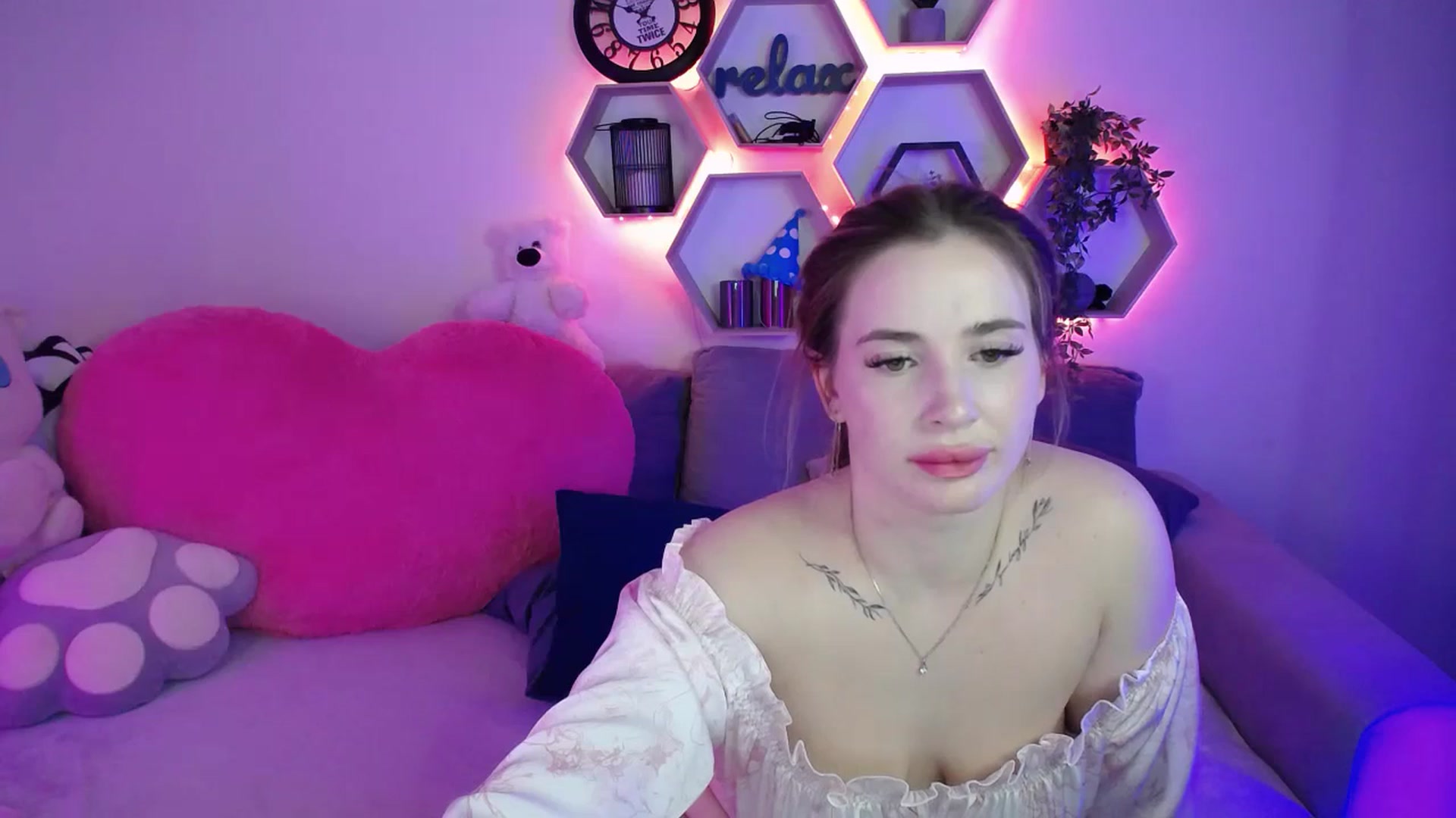 Gallery image thumbnail from SabrinaViolet's myfreecams stream on, 04/06/2026, 13:39 image 3 of 20