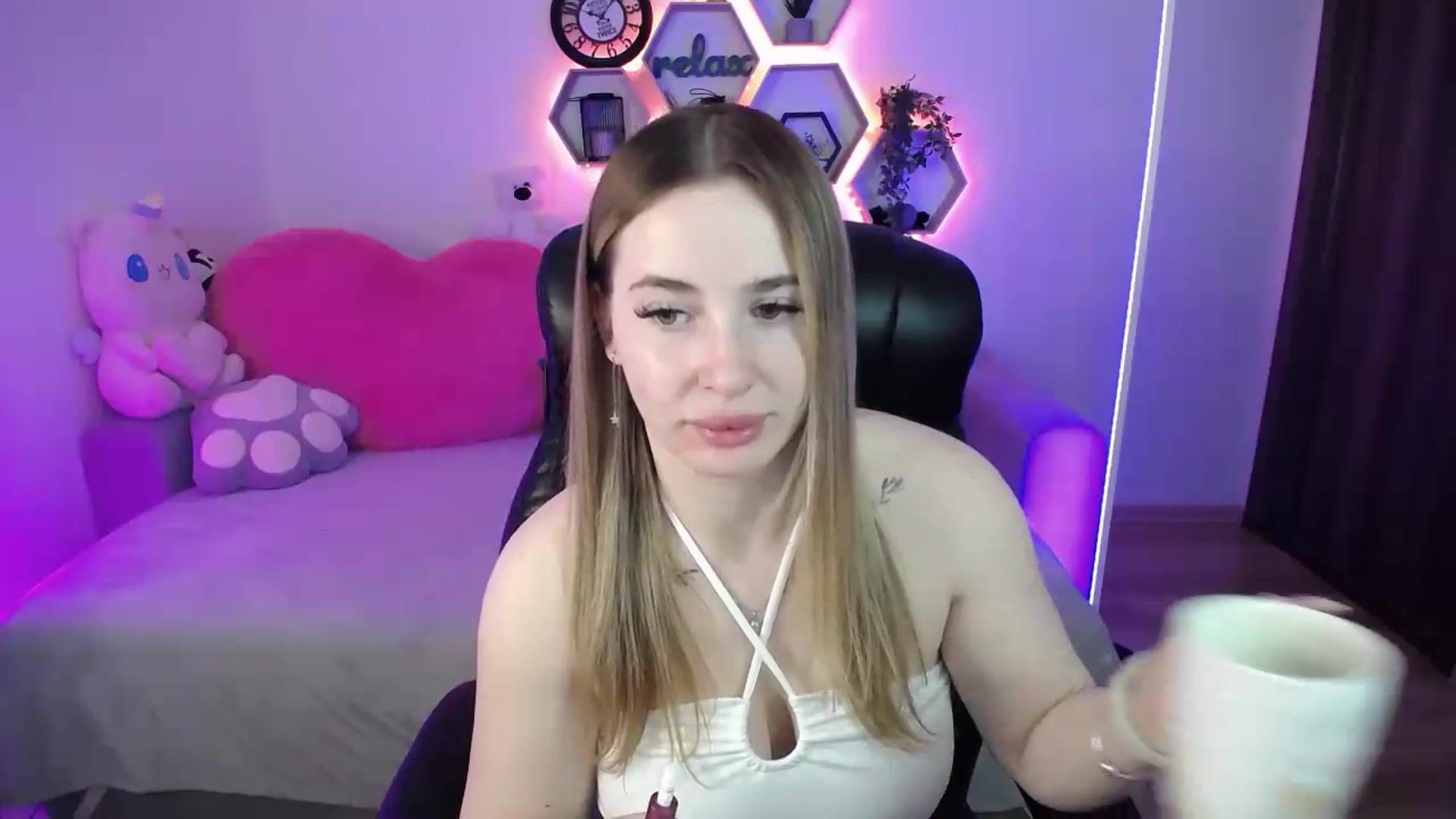 Gallery image thumbnail from SabrinaViolet's myfreecams stream on, 04/07/2026, 09:15 image 3 of 20
