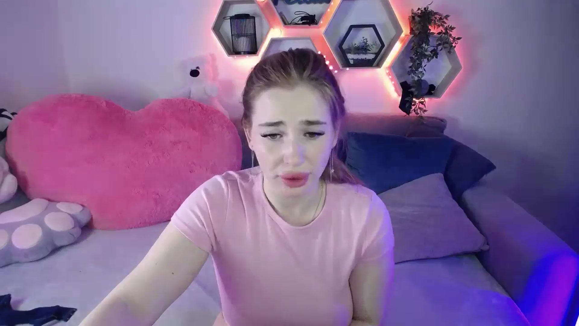 Gallery image thumbnail from SabrinaViolet's myfreecams stream on, 04/15/2026, 10:09 image 18 of 20