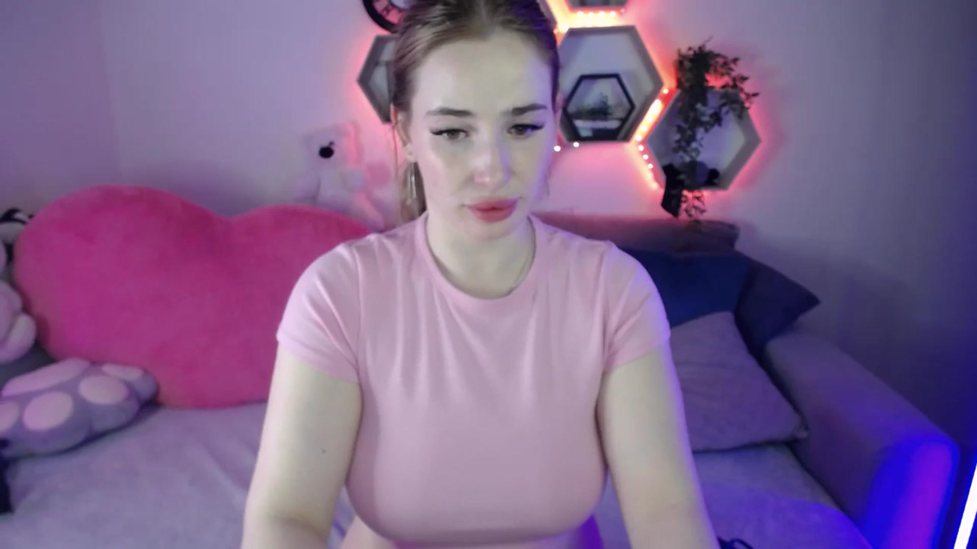 Gallery image thumbnail from SabrinaViolet's myfreecams stream on, 04/15/2026, 11:30 image 4 of 20