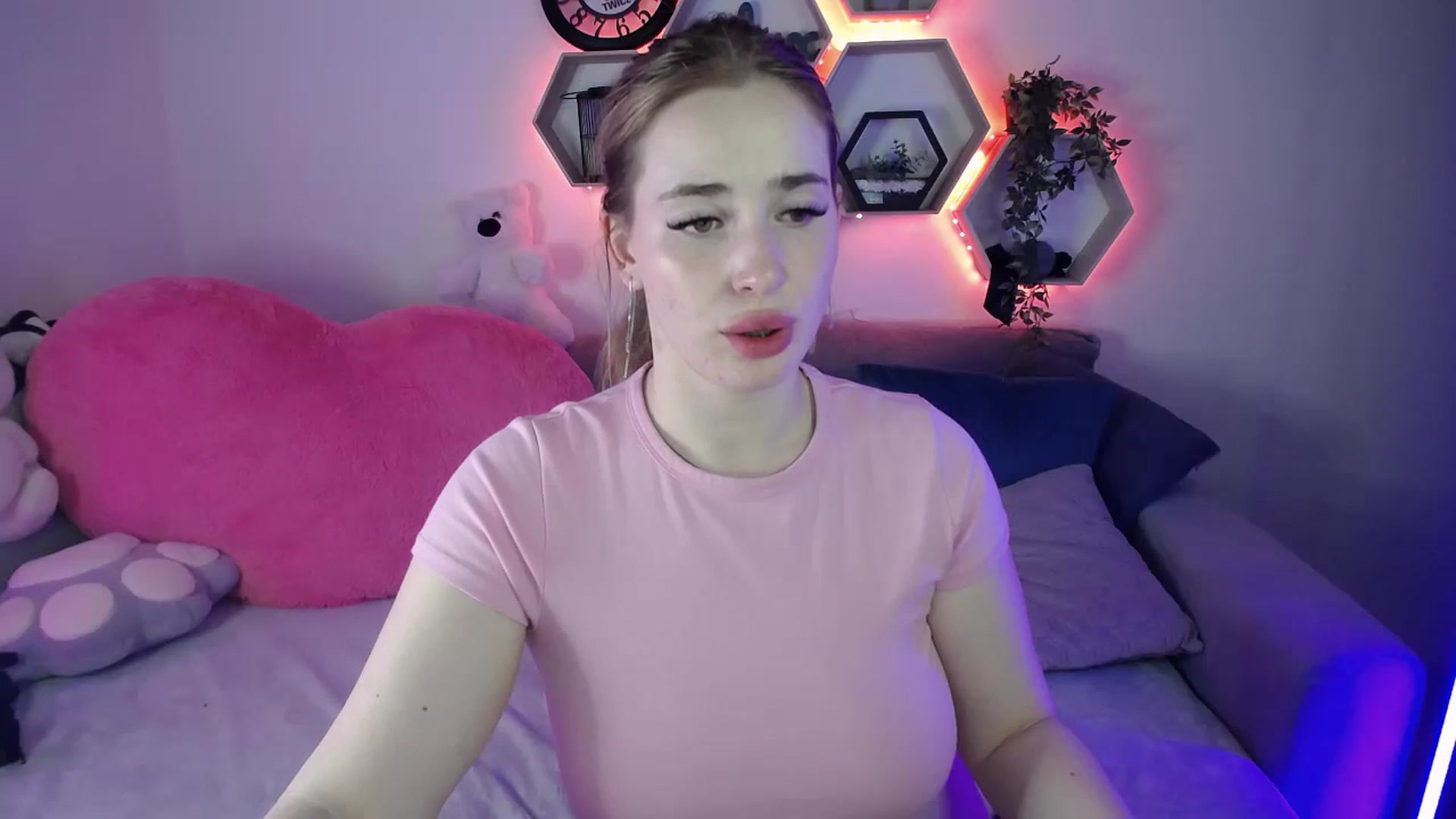 Gallery image thumbnail from SabrinaViolet's myfreecams stream on, 04/15/2026, 11:30 image 8 of 20